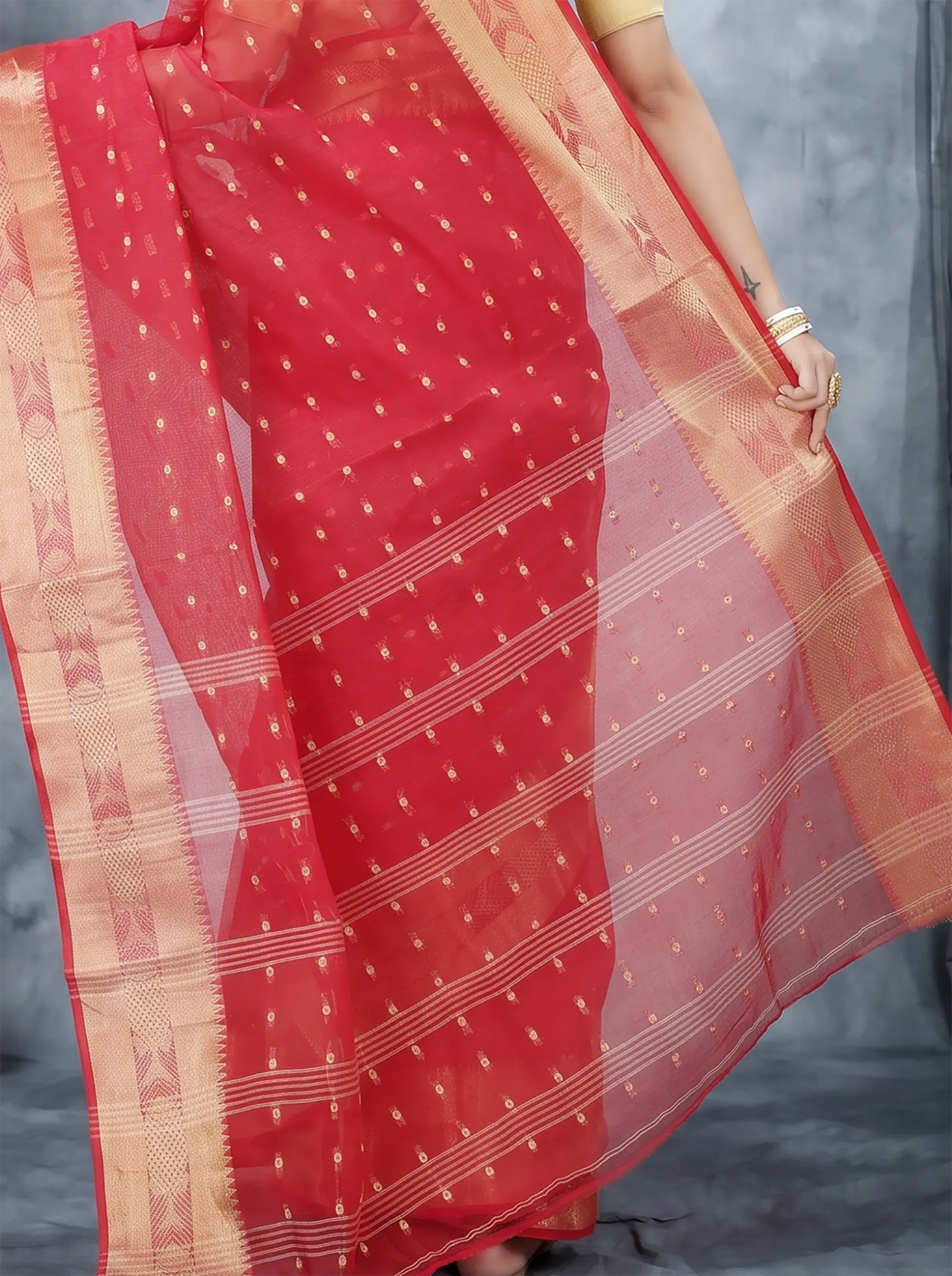 DipDiya Pure Cotton  Traditional Bengali Red Artisan Crafted Griva Tant Saree