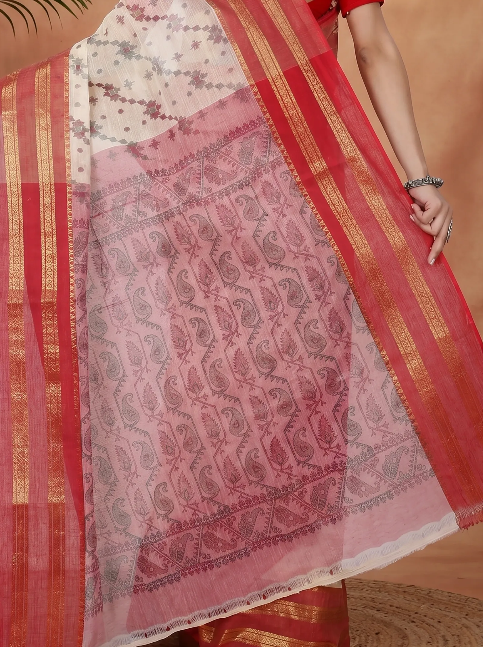 DipDiya Pure Cotton  Traditional Bengali Red Artisan Crafted Rashi Print Printed Tant Saree