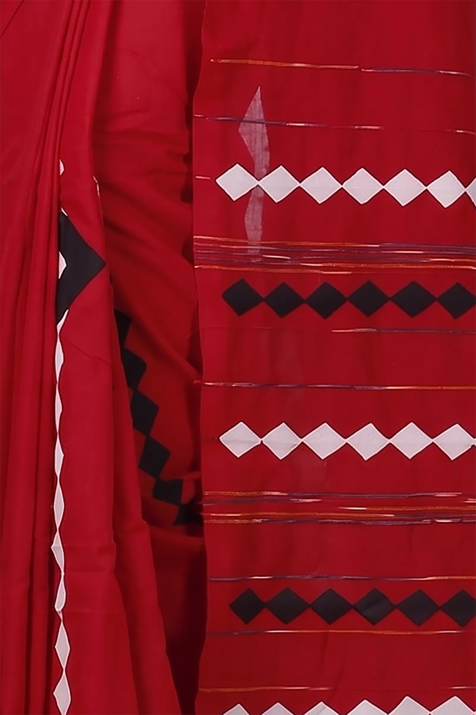 DipDiya Pure Cotton  Traditional Bengali Red Artisan Crafted Tika Applique Saree