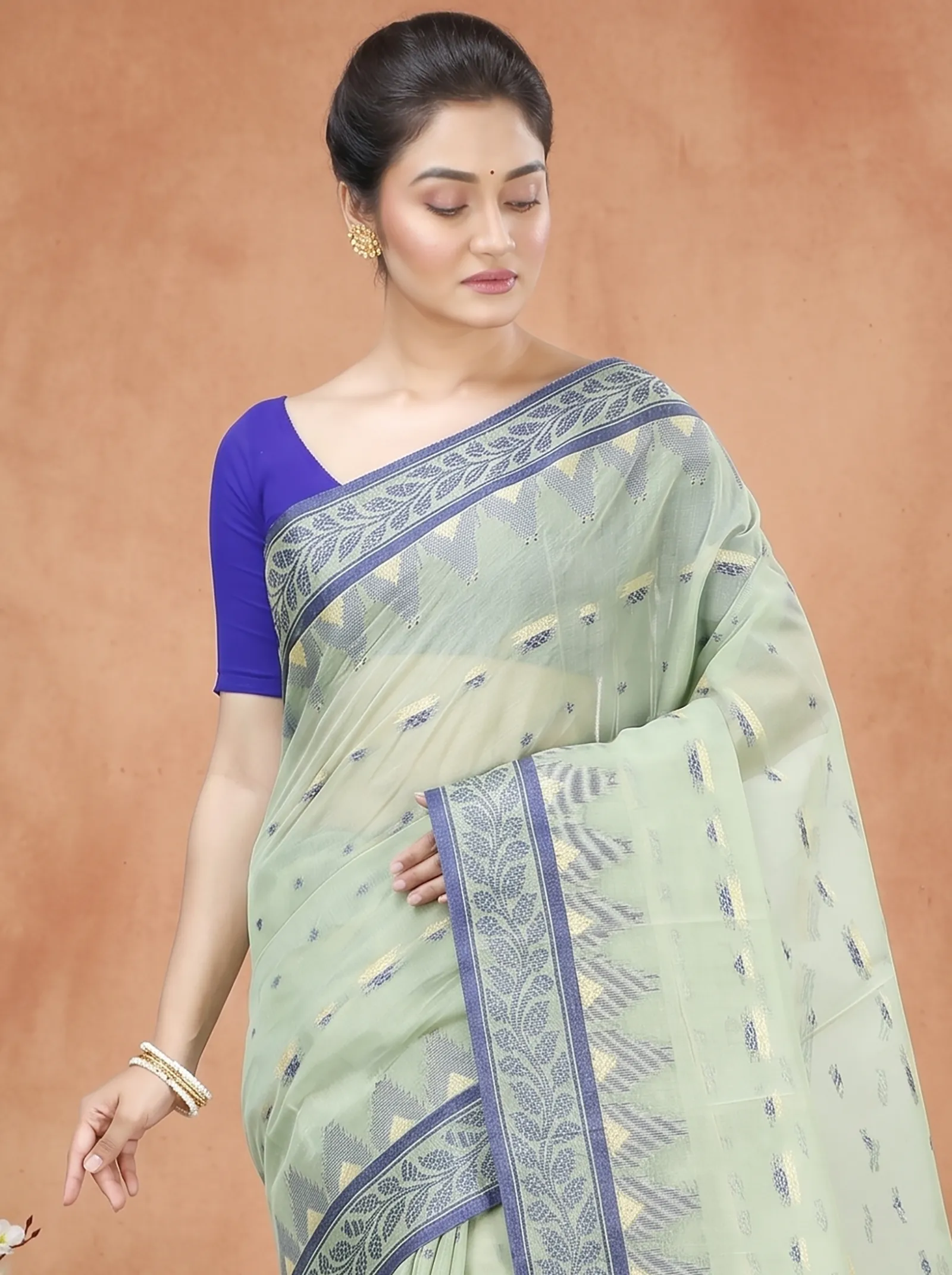 DipDiya Pure Cotton  Traditional Bengali See Green Artisan Crafted Gunjan Tant Saree