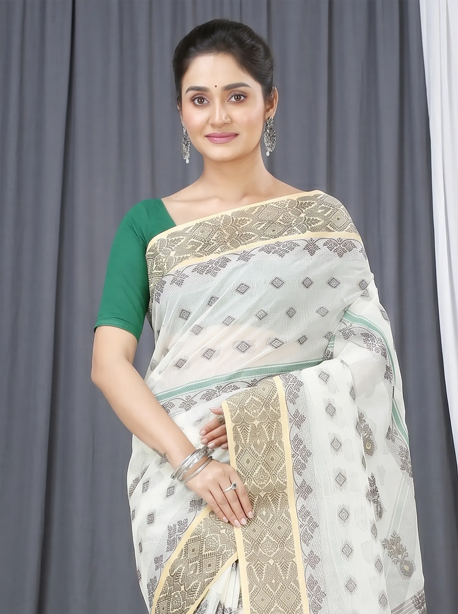 DipDiya Pure Cotton  Traditional Bengali White Artisan Crafted Ghusoon Tant Saree