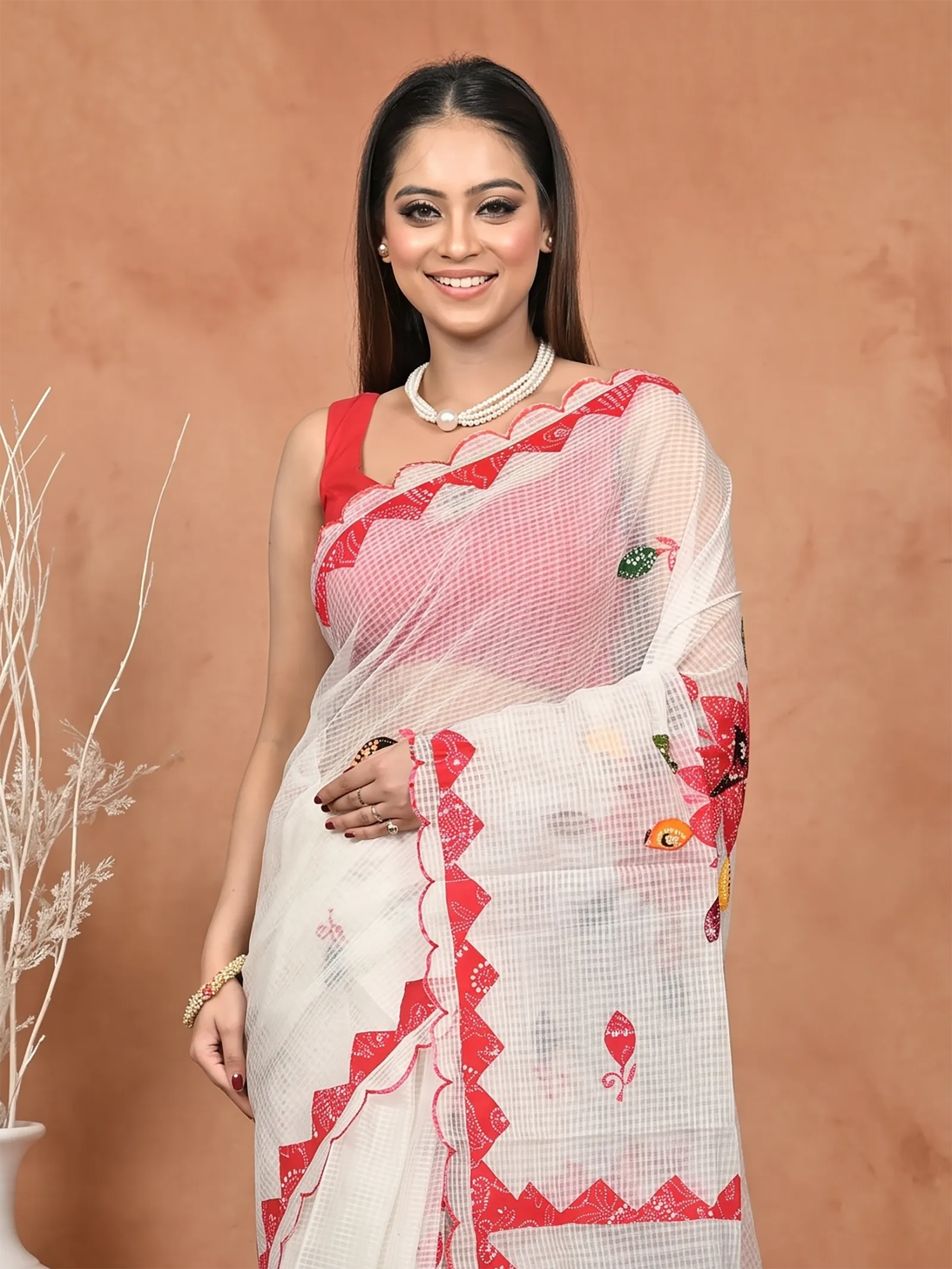 DipDiya Pure Cotton  Traditional Bengali White Artisan Crafted Kotaplik Kota Applique Saree