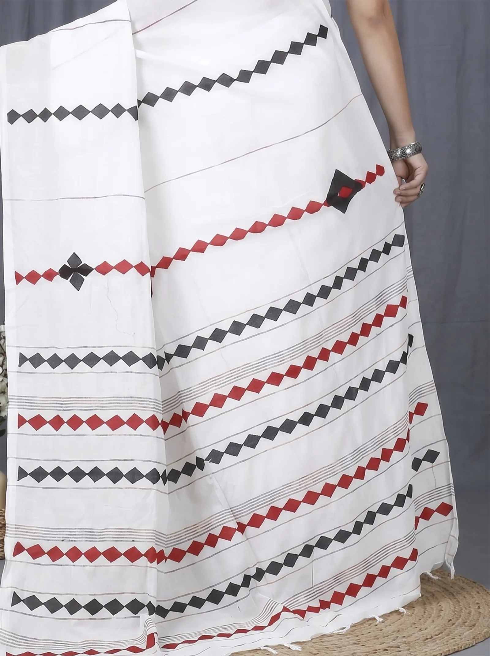 DipDiya Pure Cotton  Traditional Bengali White Artisan Crafted Tika Applique Saree