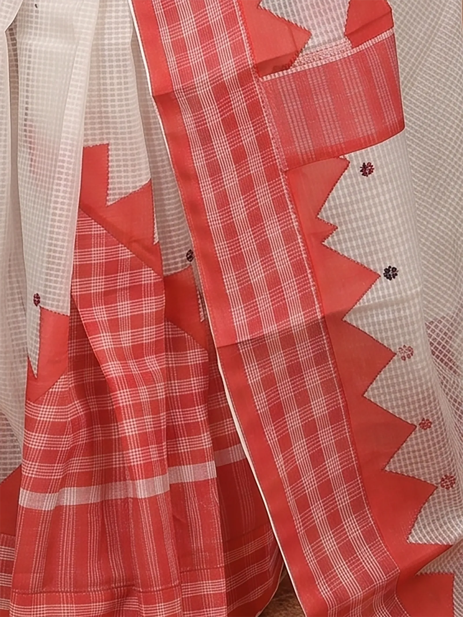 DipDiya Pure Cotton  Traditional Bengali White Red Artisan Crafted Kotaplik Kota Applique Saree