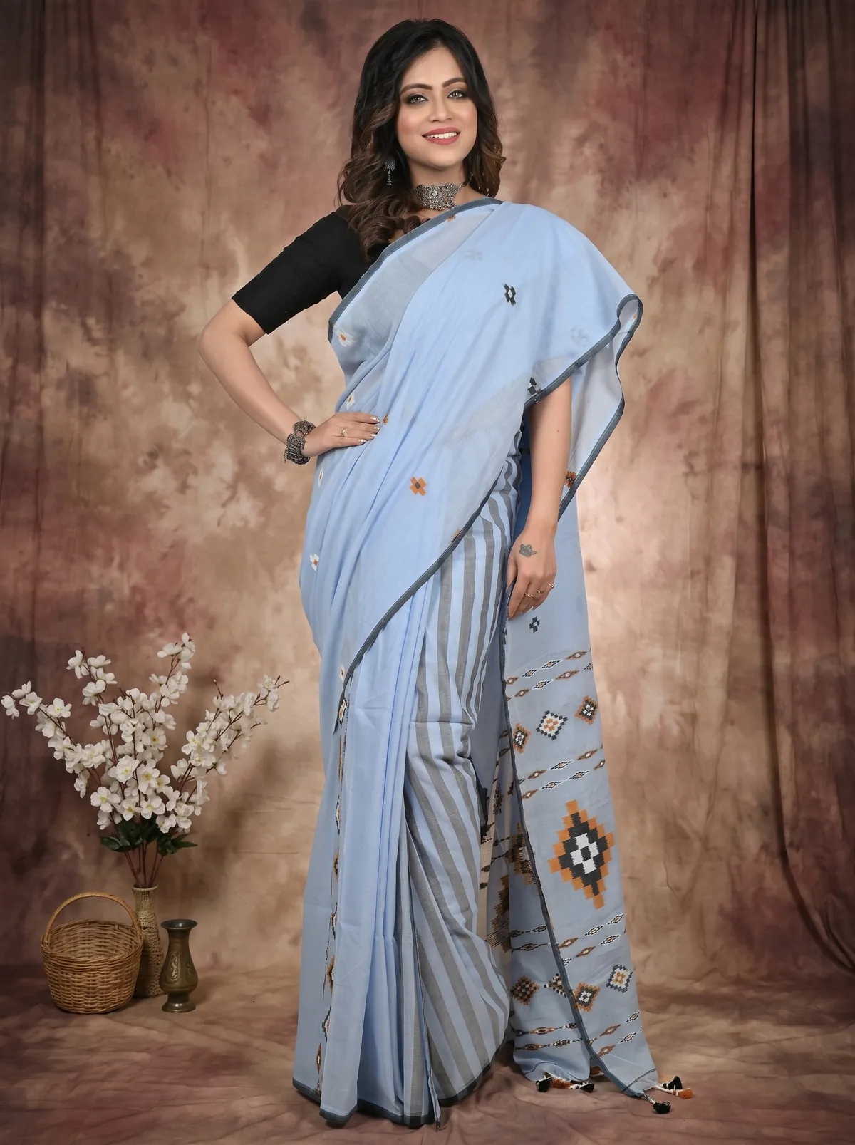 DipDiya Pure Cotton Ultra Blue Hitaashi Crafted in Bengal Handloom Sarees