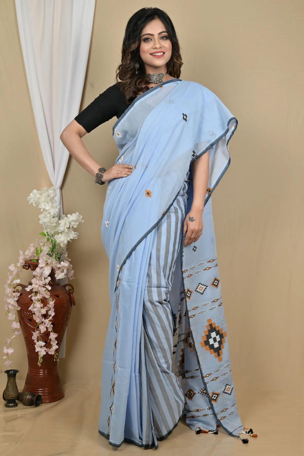 DipDiya Pure Cotton Ultra Blue Hitaashi Crafted in Bengal Handloom Sarees