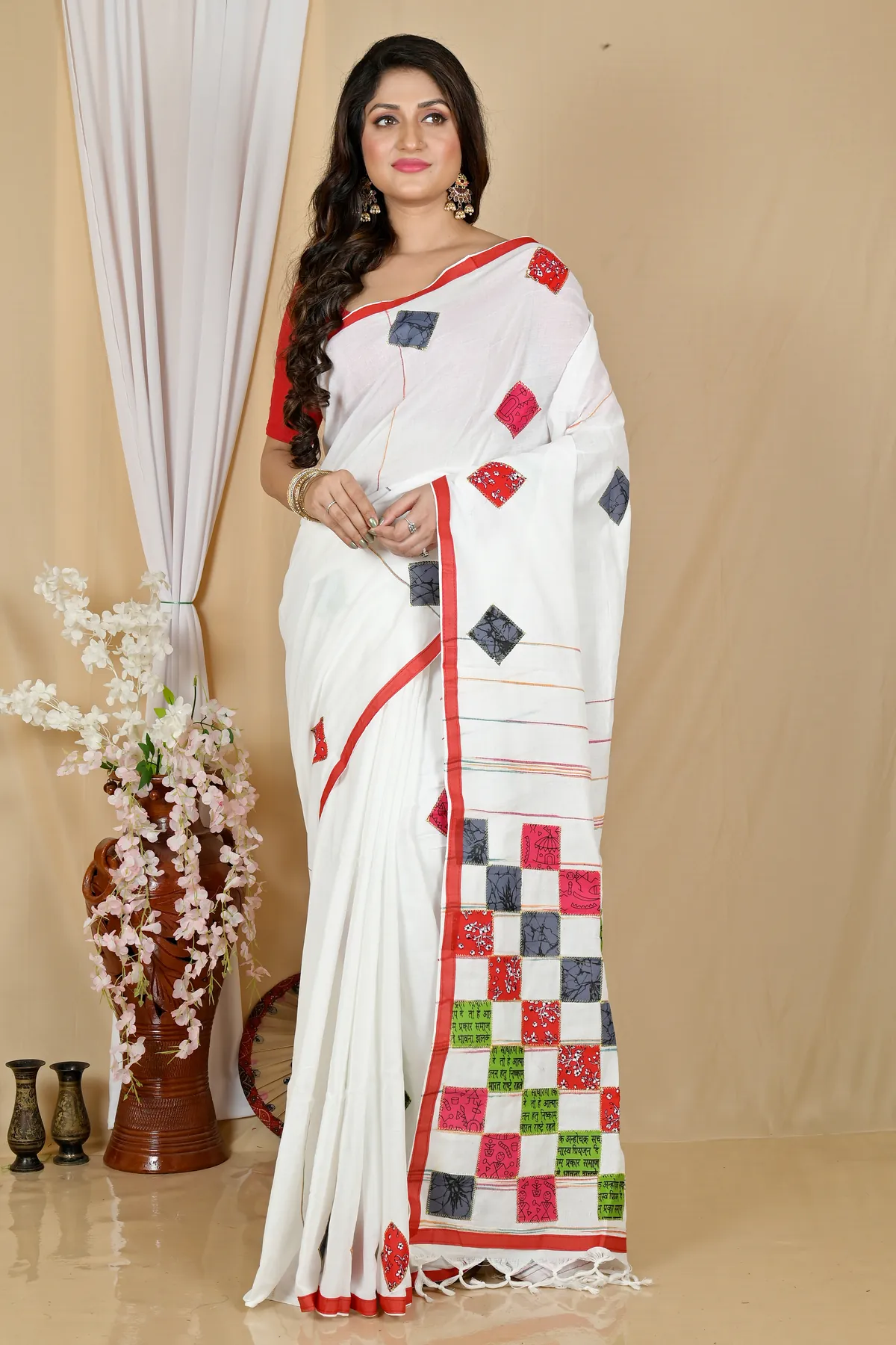 DipDiya Pure Cotton White Aplika Tanu Crafted by Artisans Applique Sarees
