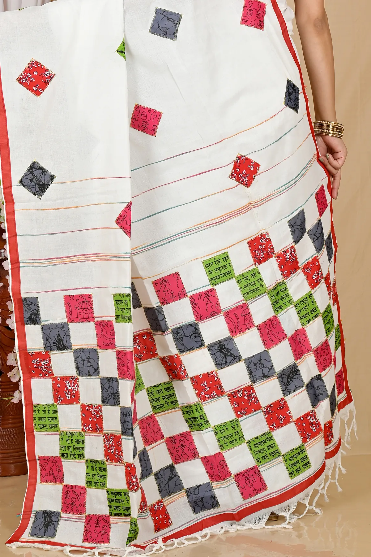 DipDiya Pure Cotton White Aplika Tanu Crafted by Artisans Applique Sarees