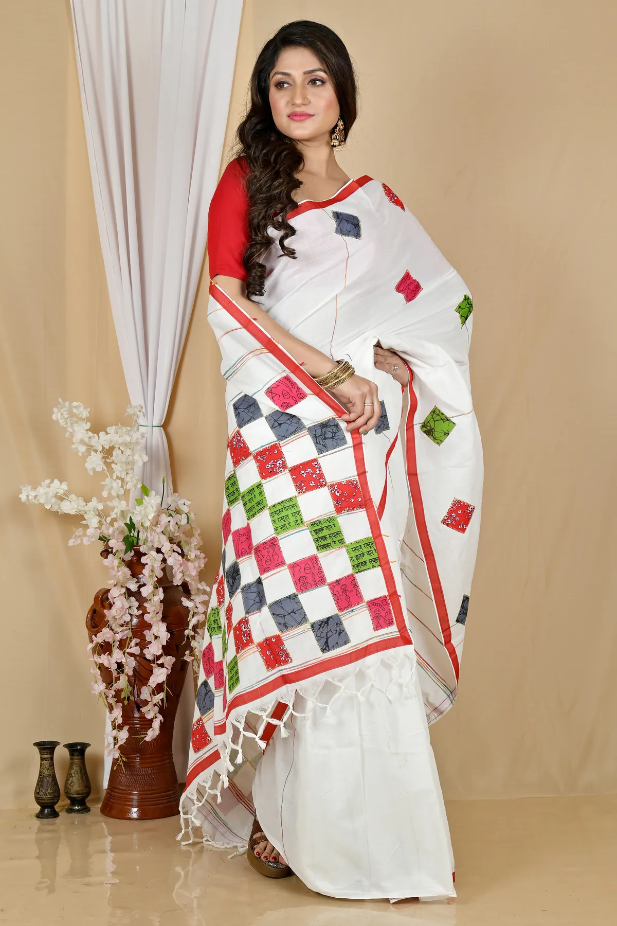 DipDiya Pure Cotton White Aplika Tanu Crafted by Artisans Applique Sarees
