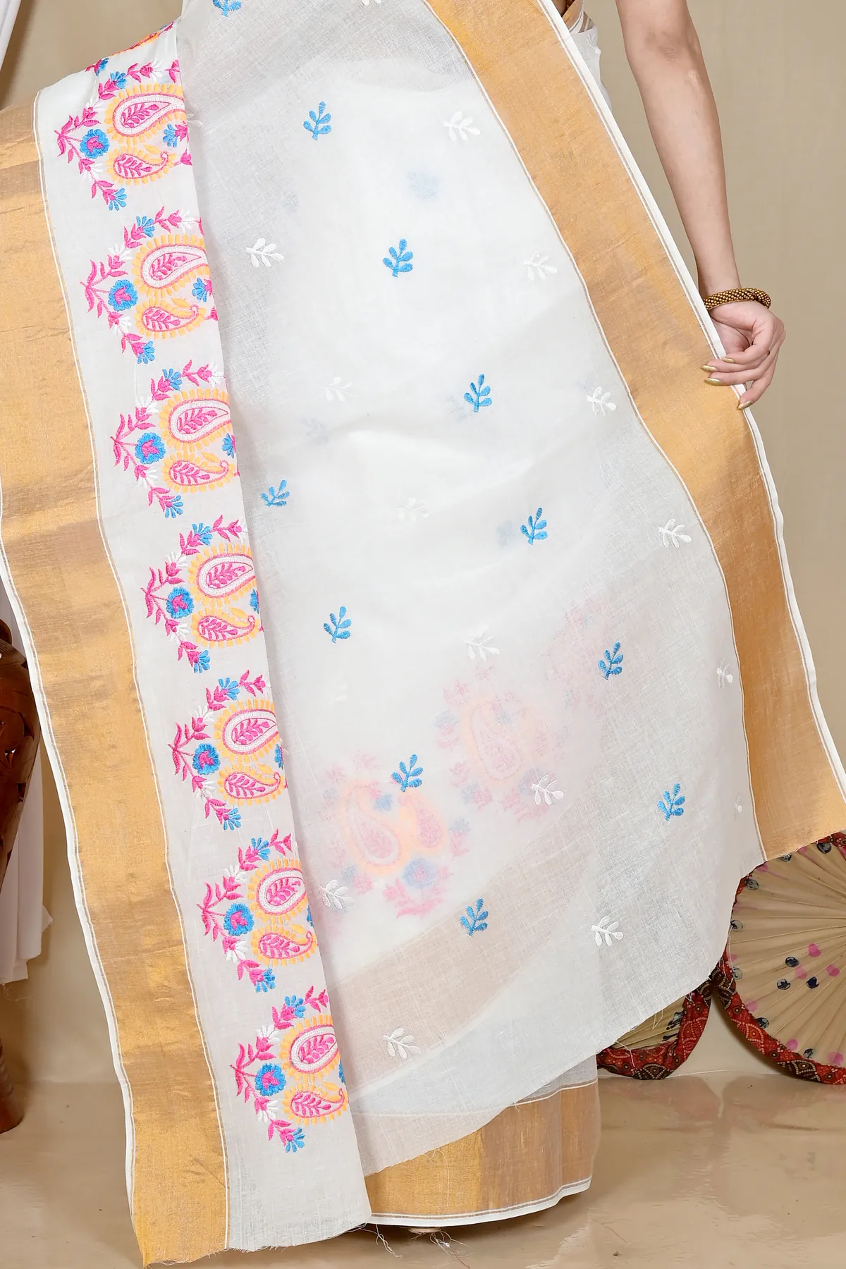 DipDiya Pure Cotton White Askiti Bengal’s Tradition Embroidery Tant Sarees