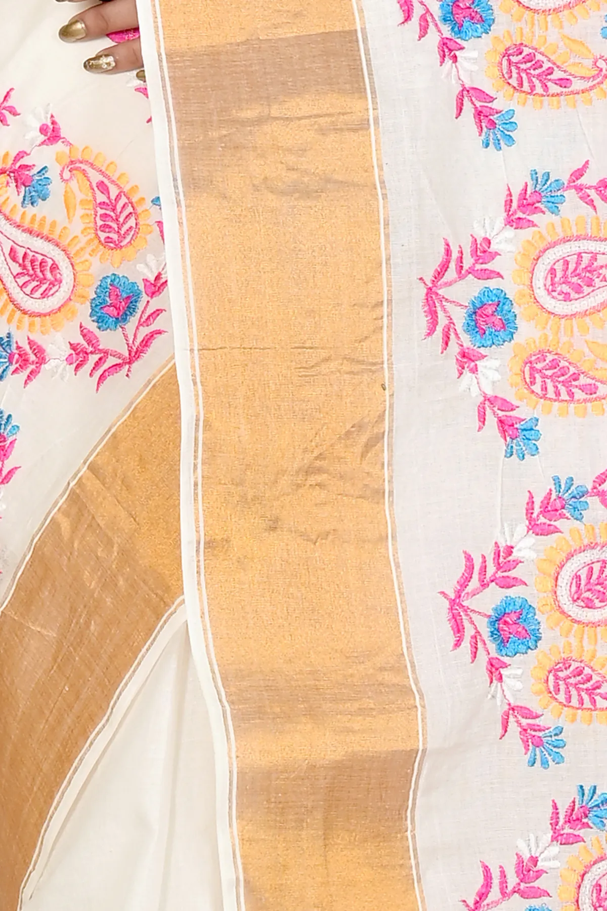 DipDiya Pure Cotton White Askiti Bengal’s Tradition Embroidery Tant Sarees