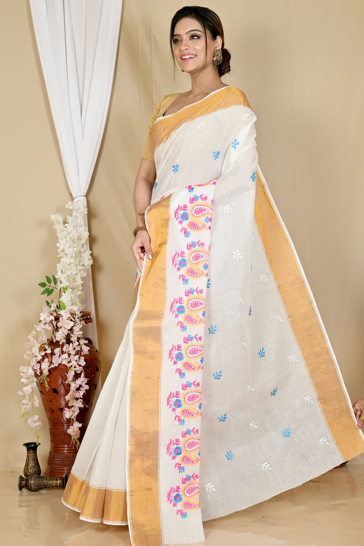DipDiya Pure Cotton White Askiti Bengal’s Tradition Embroidery Tant Sarees