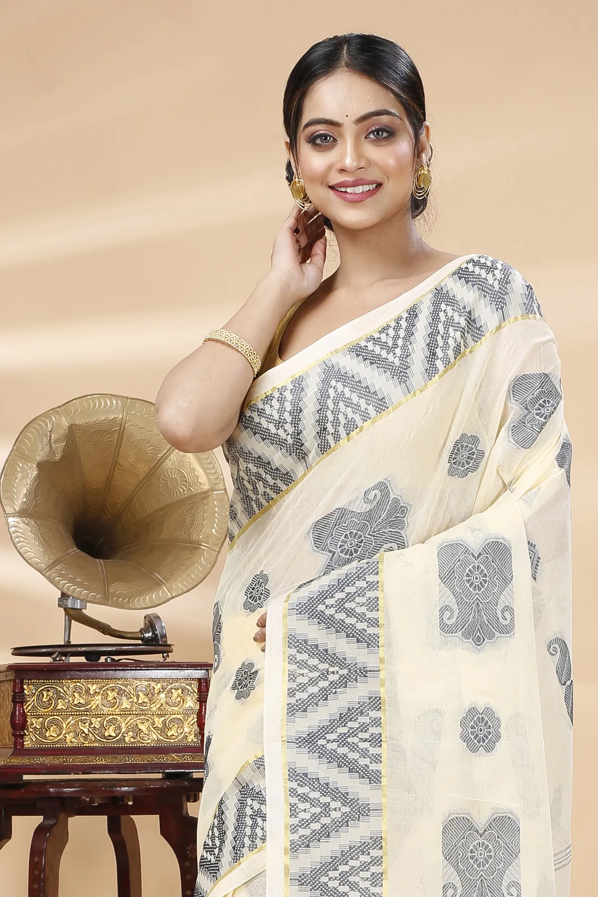 DipDiya Pure Cotton White Black Gargi Essence of Bengal Tant Sarees