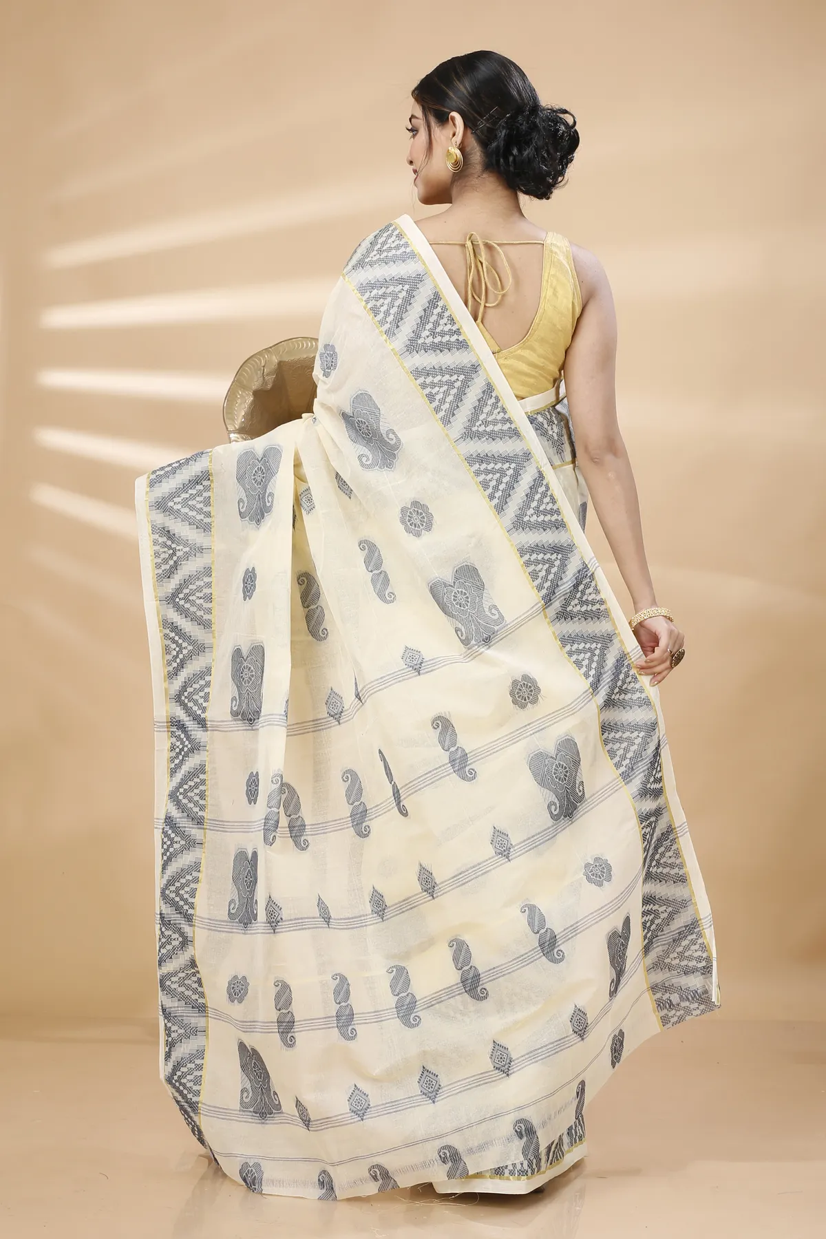 DipDiya Pure Cotton White Black Gargi Essence of Bengal Tant Sarees