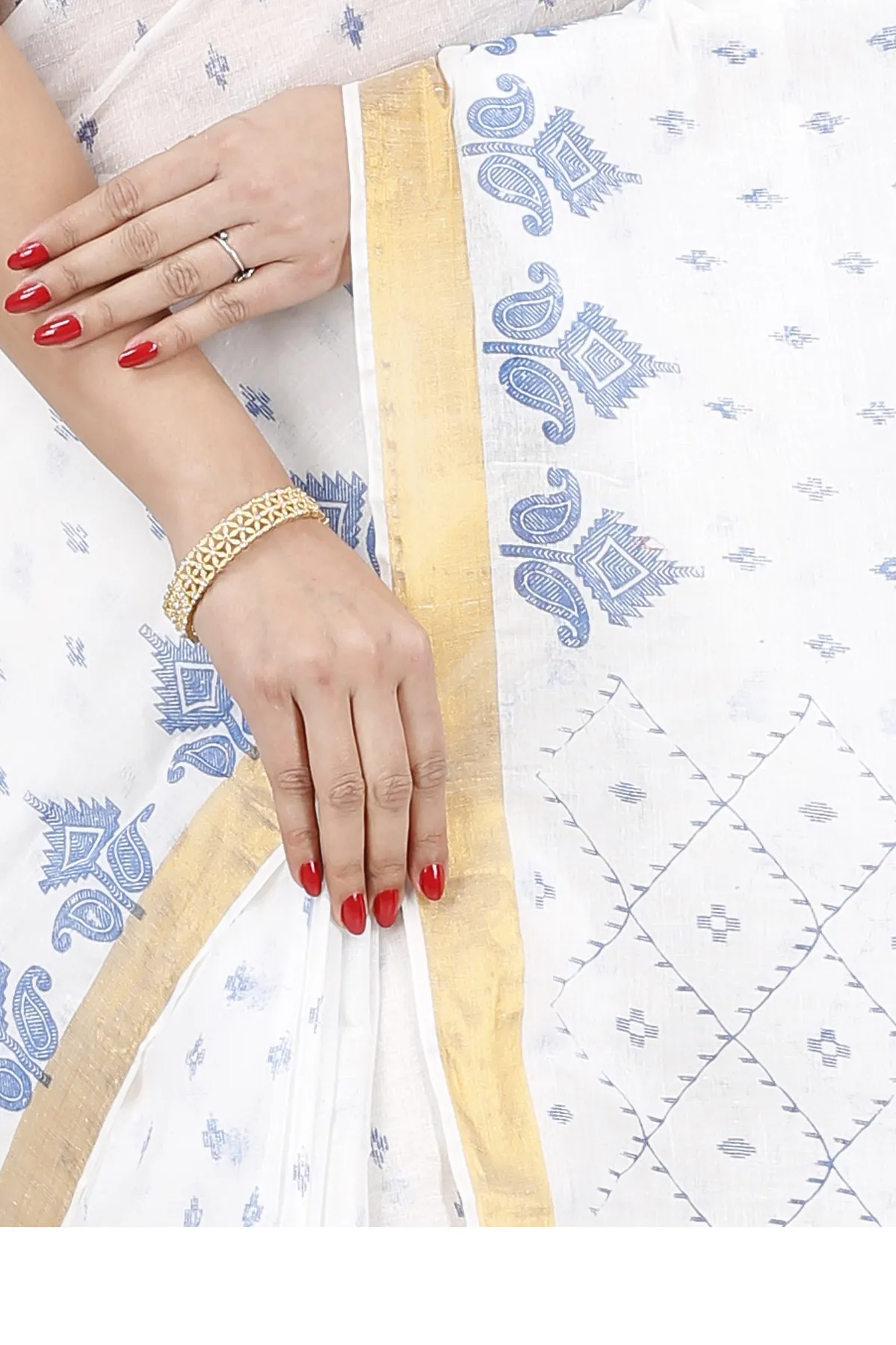 DipDiya Pure Cotton White Blue Ekant Print Crafted by Artisans Printed Tant Sarees