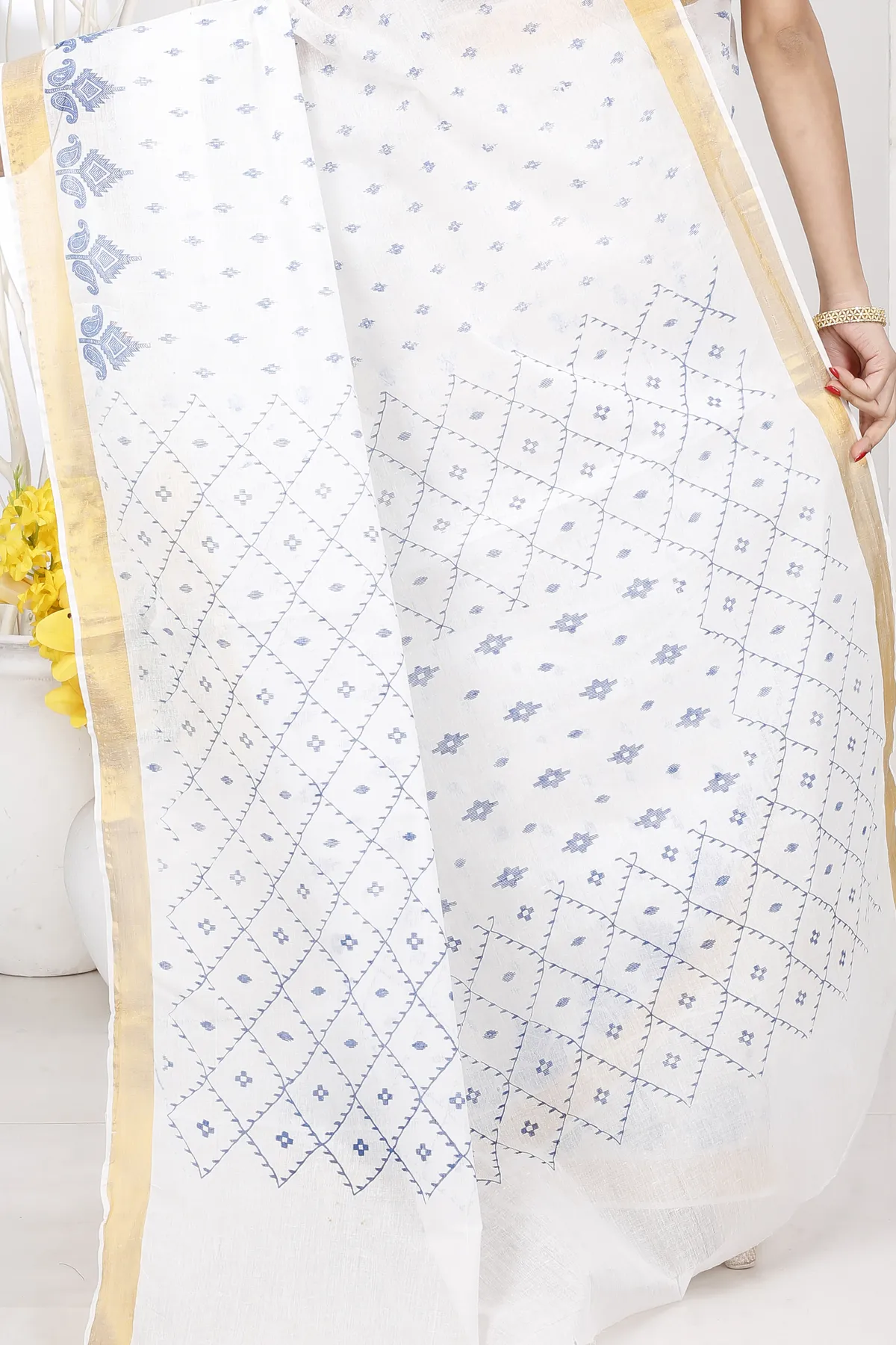 DipDiya Pure Cotton White Blue Ekant Print Crafted by Artisans Printed Tant Sarees