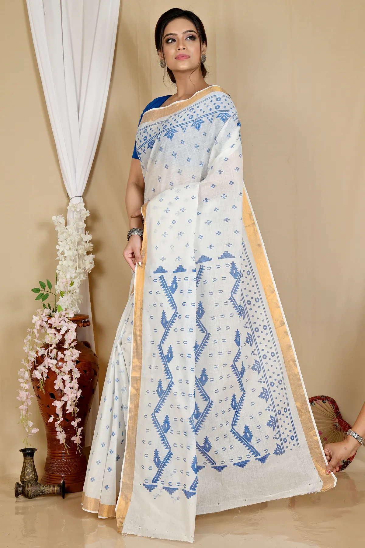 DipDiya Pure Cotton White Blue Ekta Print Crafted in Bengal Printed Tant Sarees