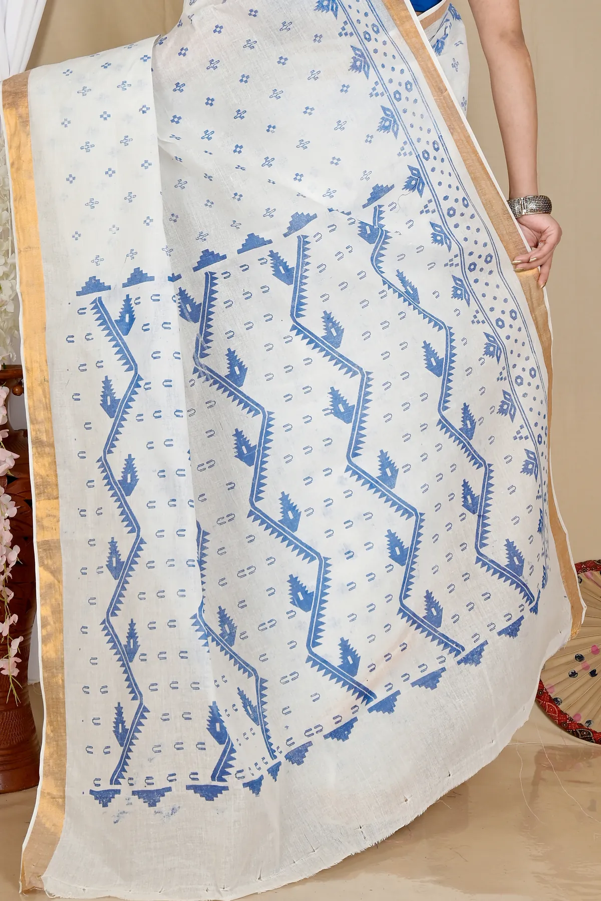 DipDiya Pure Cotton White Blue Ekta Print Crafted in Bengal Printed Tant Sarees
