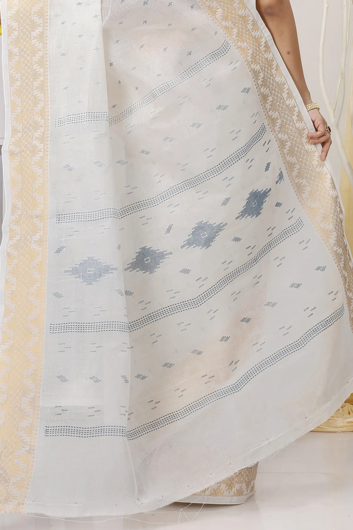 DipDiya Pure Cotton White Blue Levi Classic Grace Printed Tant Sarees