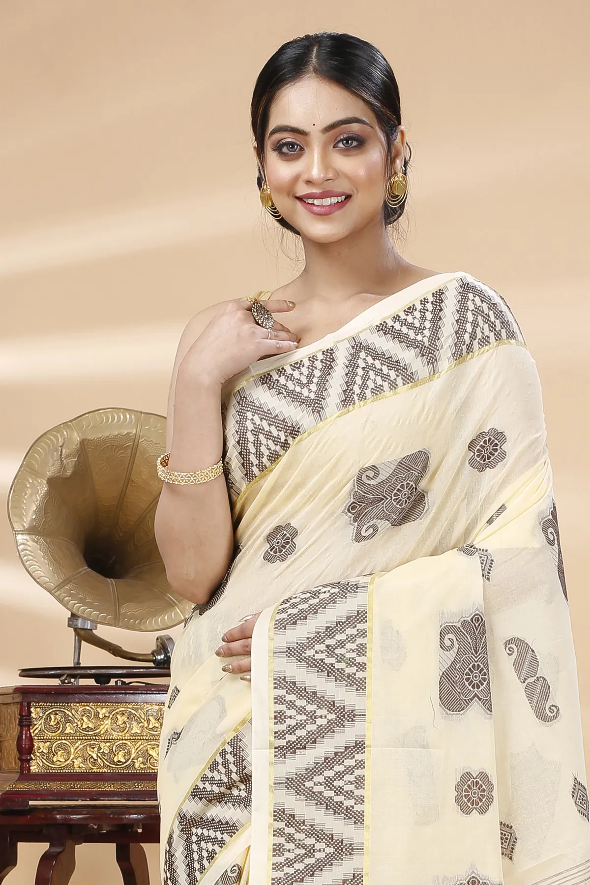 DipDiya Pure Cotton White Brown Gargi Classic Grace Tant Sarees
