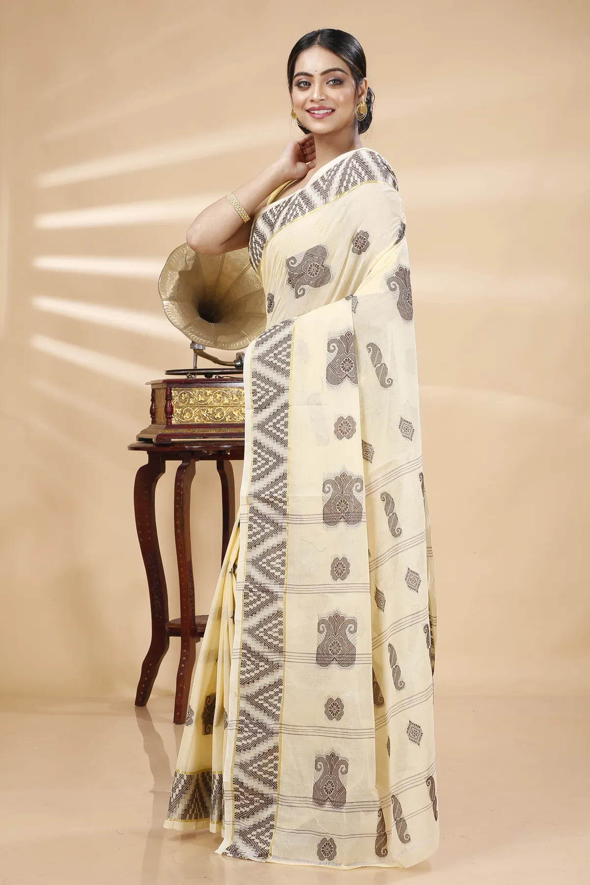DipDiya Pure Cotton White Brown Gargi Classic Grace Tant Sarees