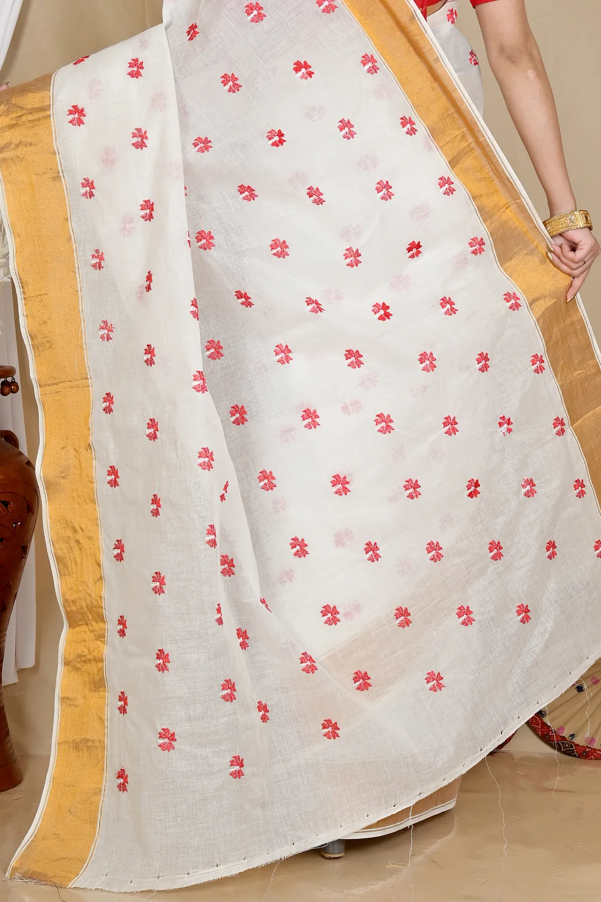 DipDiya Pure Cotton White Glold Leome Tradition in Every Thread Embroidery Tant Sarees
