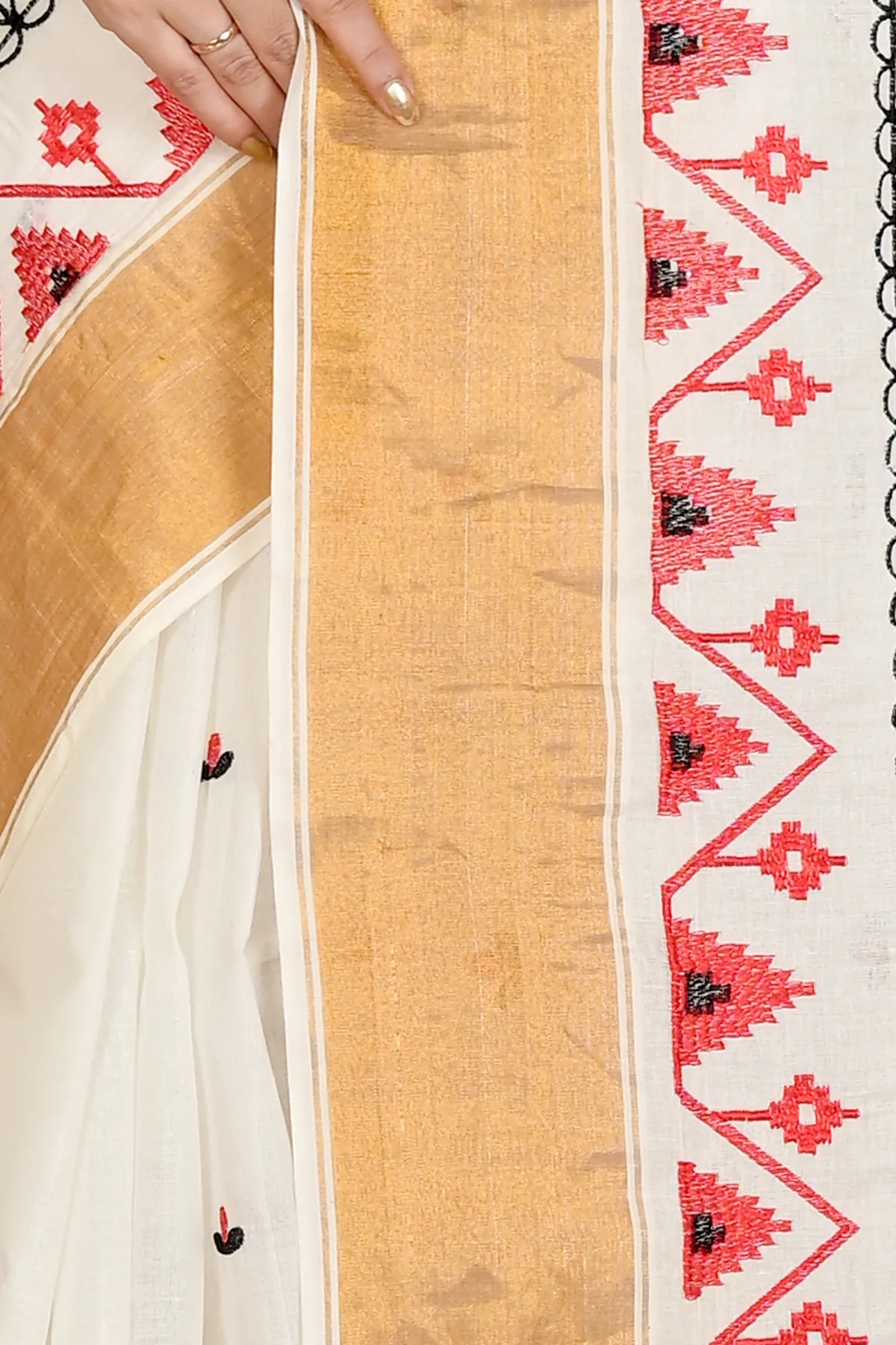 DipDiya Pure Cotton White Glold Leome Traditional Elegance Embroidery Tant Sarees