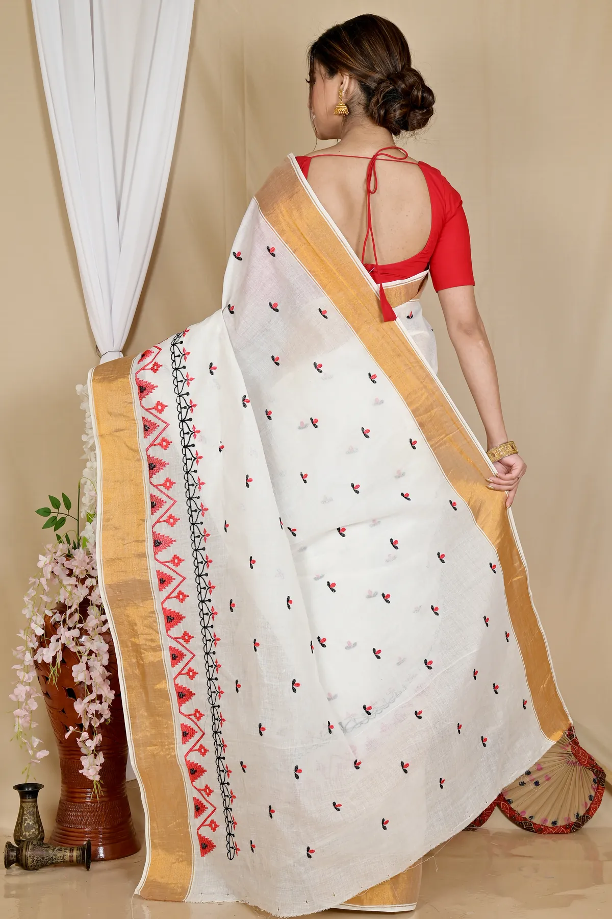 DipDiya Pure Cotton White Glold Leome Traditional Elegance Embroidery Tant Sarees
