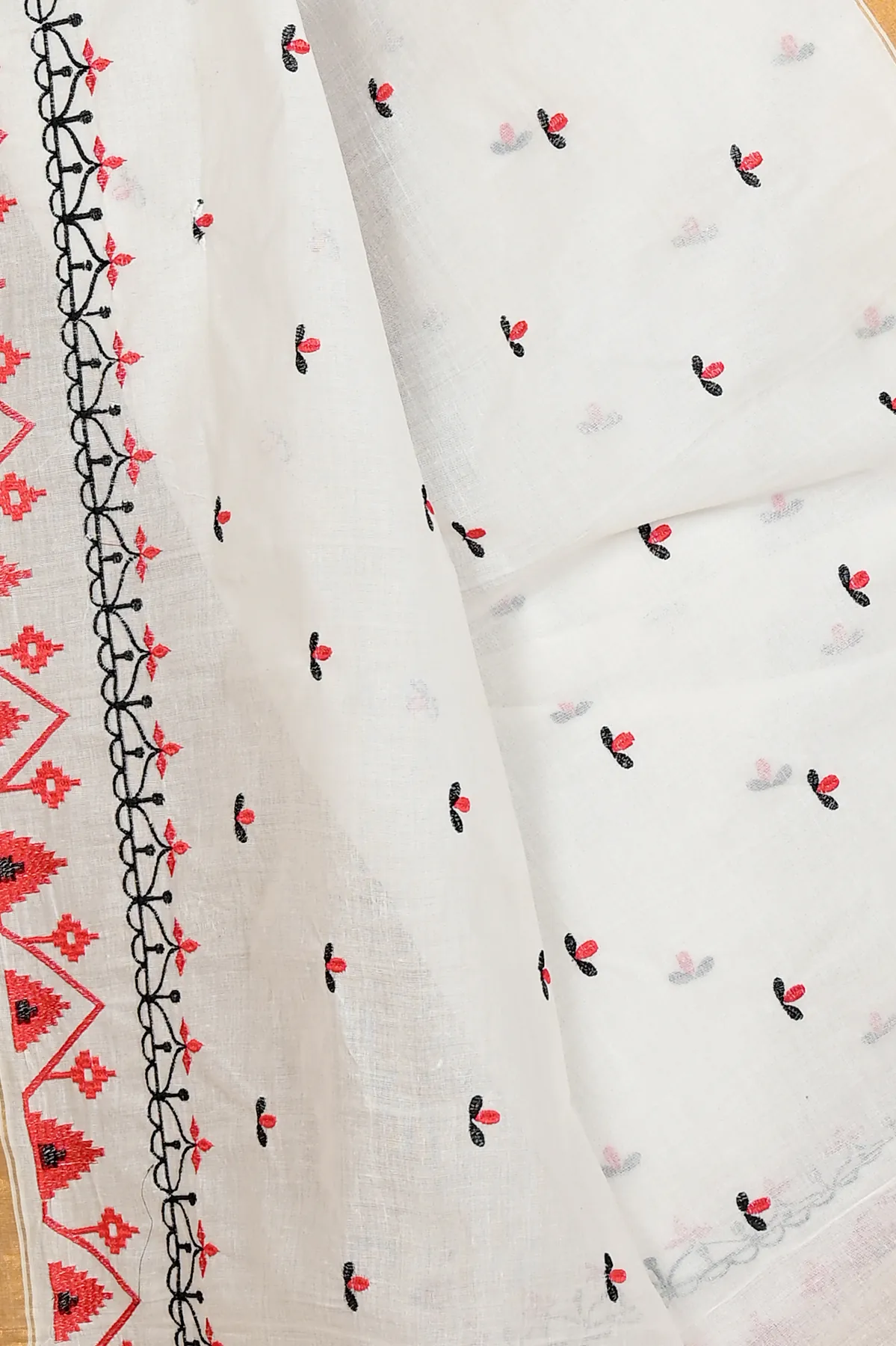 DipDiya Pure Cotton White Glold Leome Traditional Elegance Embroidery Tant Sarees