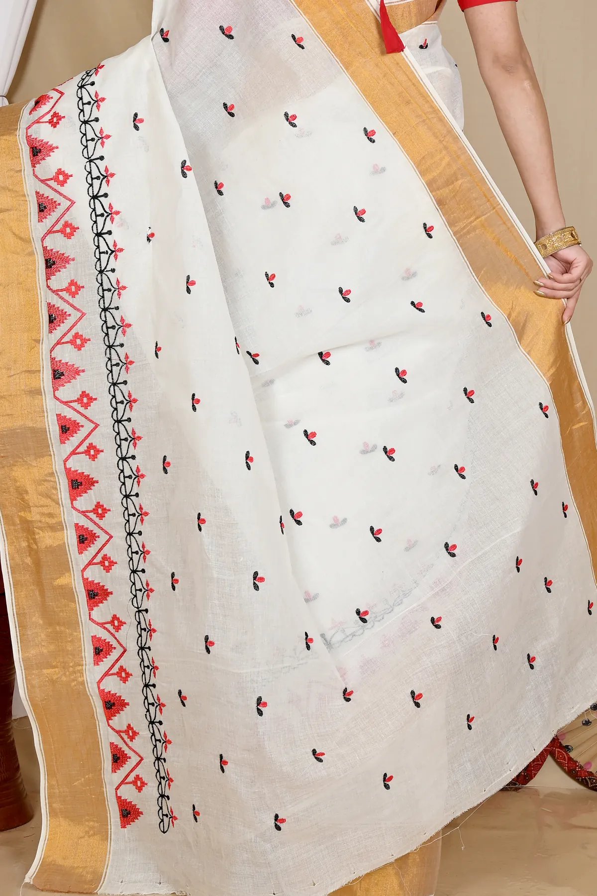 DipDiya Pure Cotton White Glold Leome Traditional Elegance Embroidery Tant Sarees