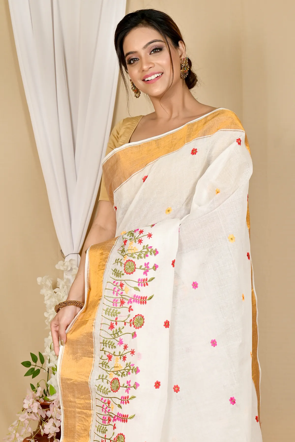 DipDiya Pure Cotton White Gold Askiti Bengali Heritage Embroidery Tant Sarees