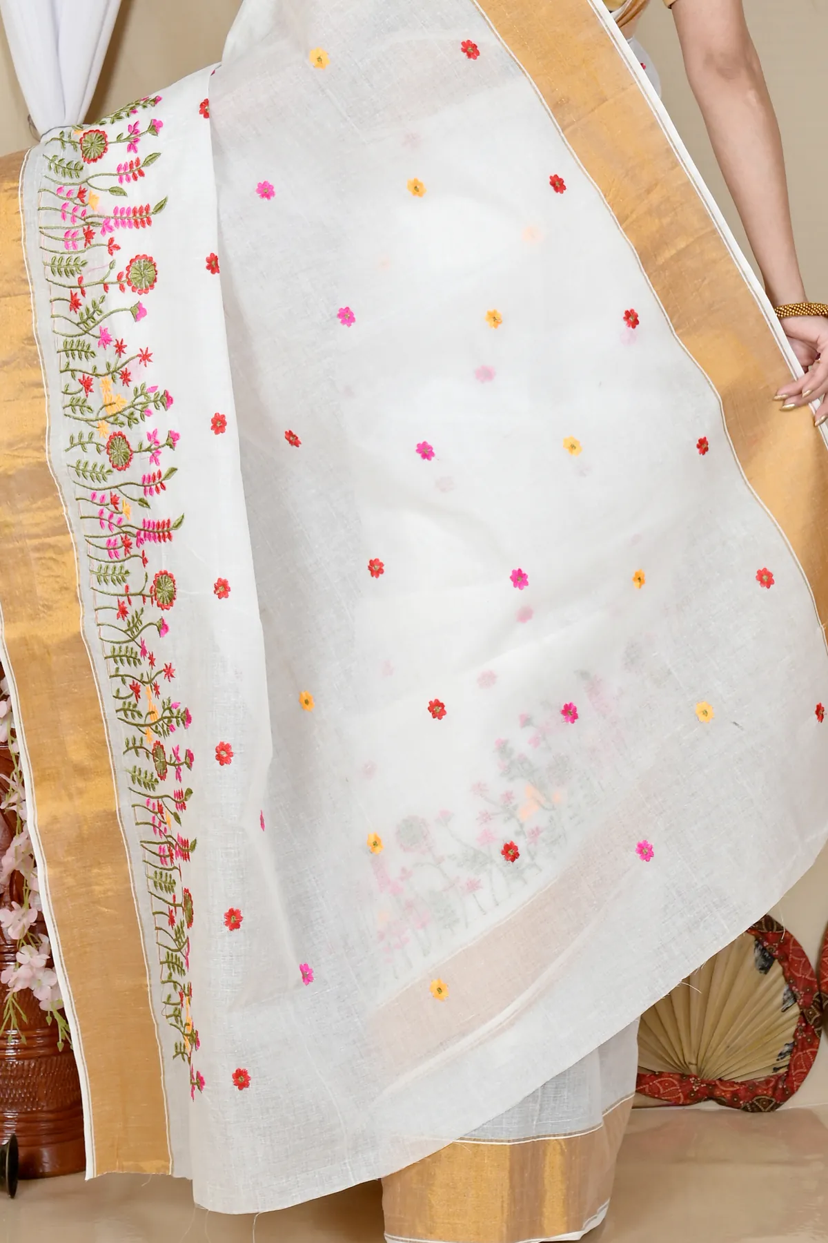 DipDiya Pure Cotton White Gold Askiti Bengali Heritage Embroidery Tant Sarees