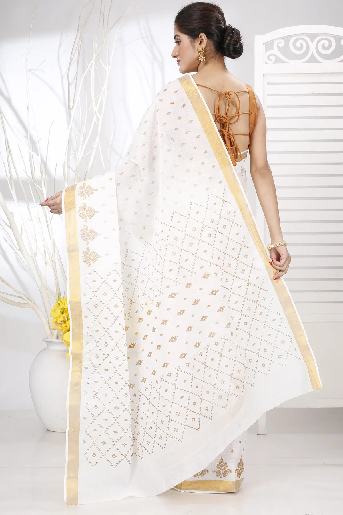 DipDiya Pure Cotton White Gold Ekant Print Bengali Heritage Printed Tant Sarees