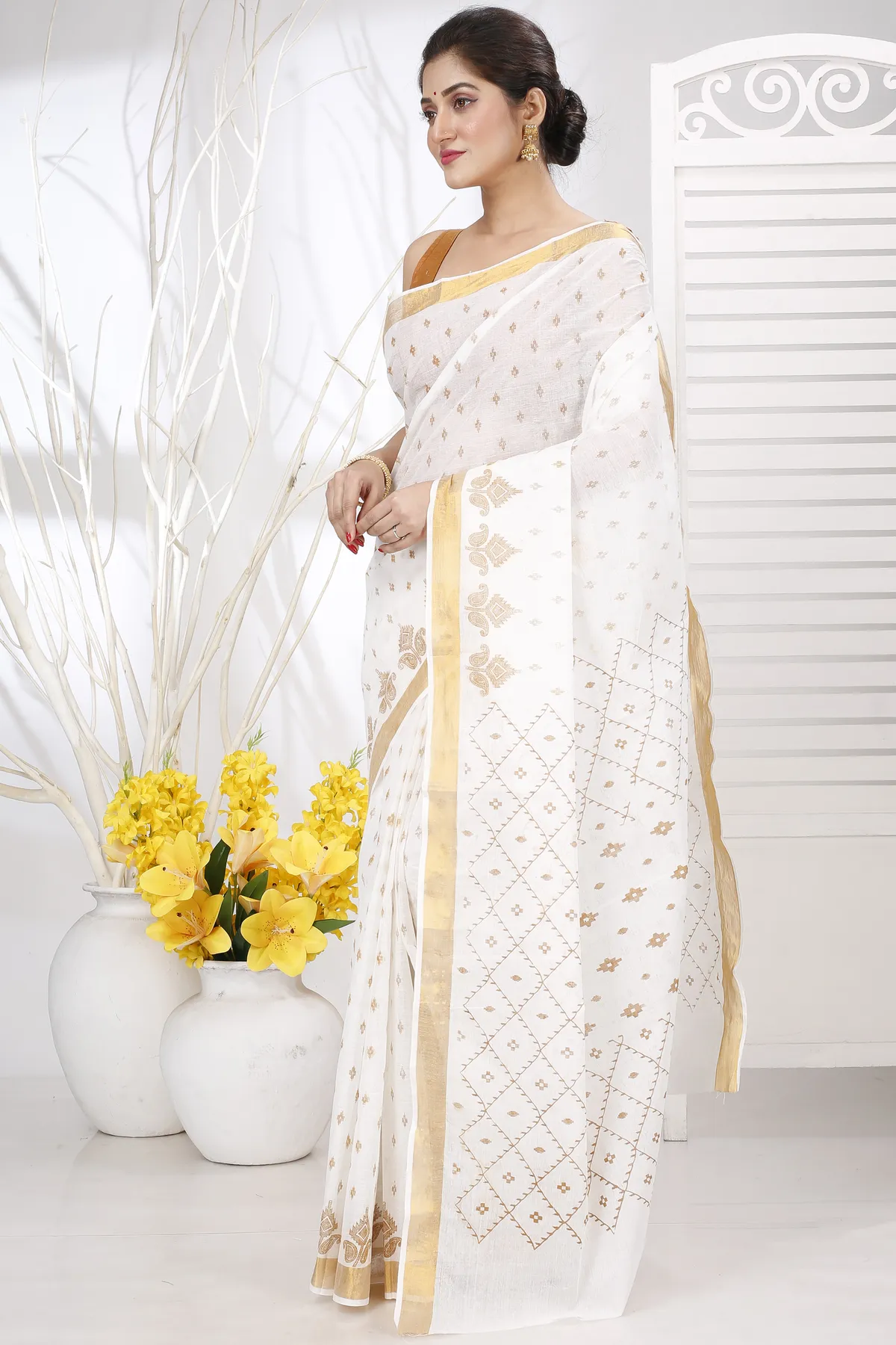 DipDiya Pure Cotton White Gold Ekant Print Bengali Heritage Printed Tant Sarees
