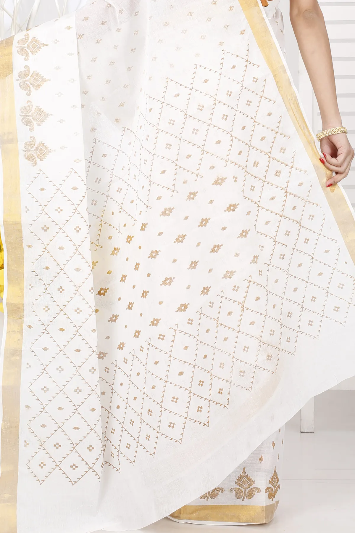 DipDiya Pure Cotton White Gold Ekant Print Bengali Heritage Printed Tant Sarees