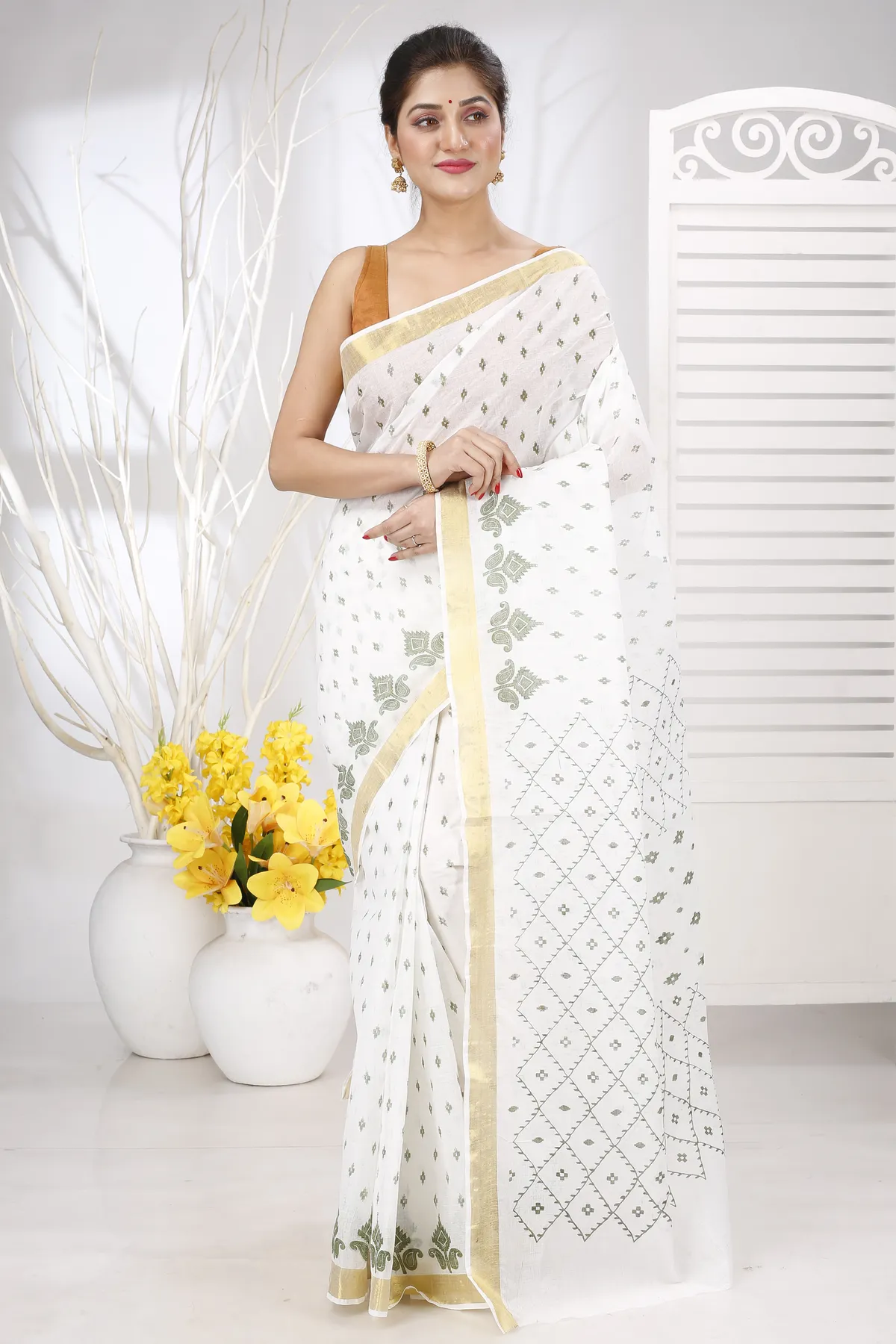 DipDiya Pure Cotton White Green Ekant Print Crafted in Bengal Printed Tant Sarees