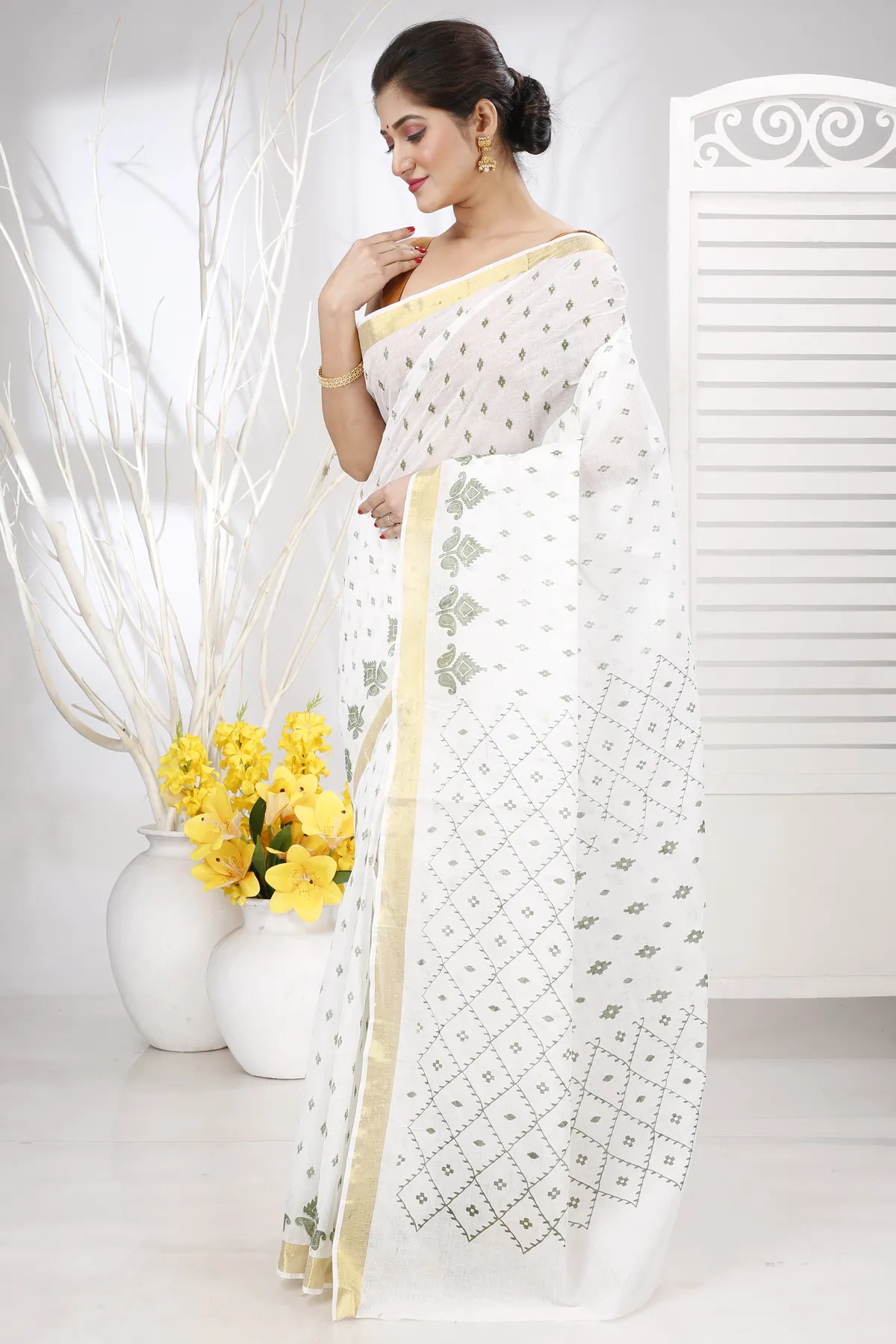 DipDiya Pure Cotton White Green Ekant Print Crafted in Bengal Printed Tant Sarees