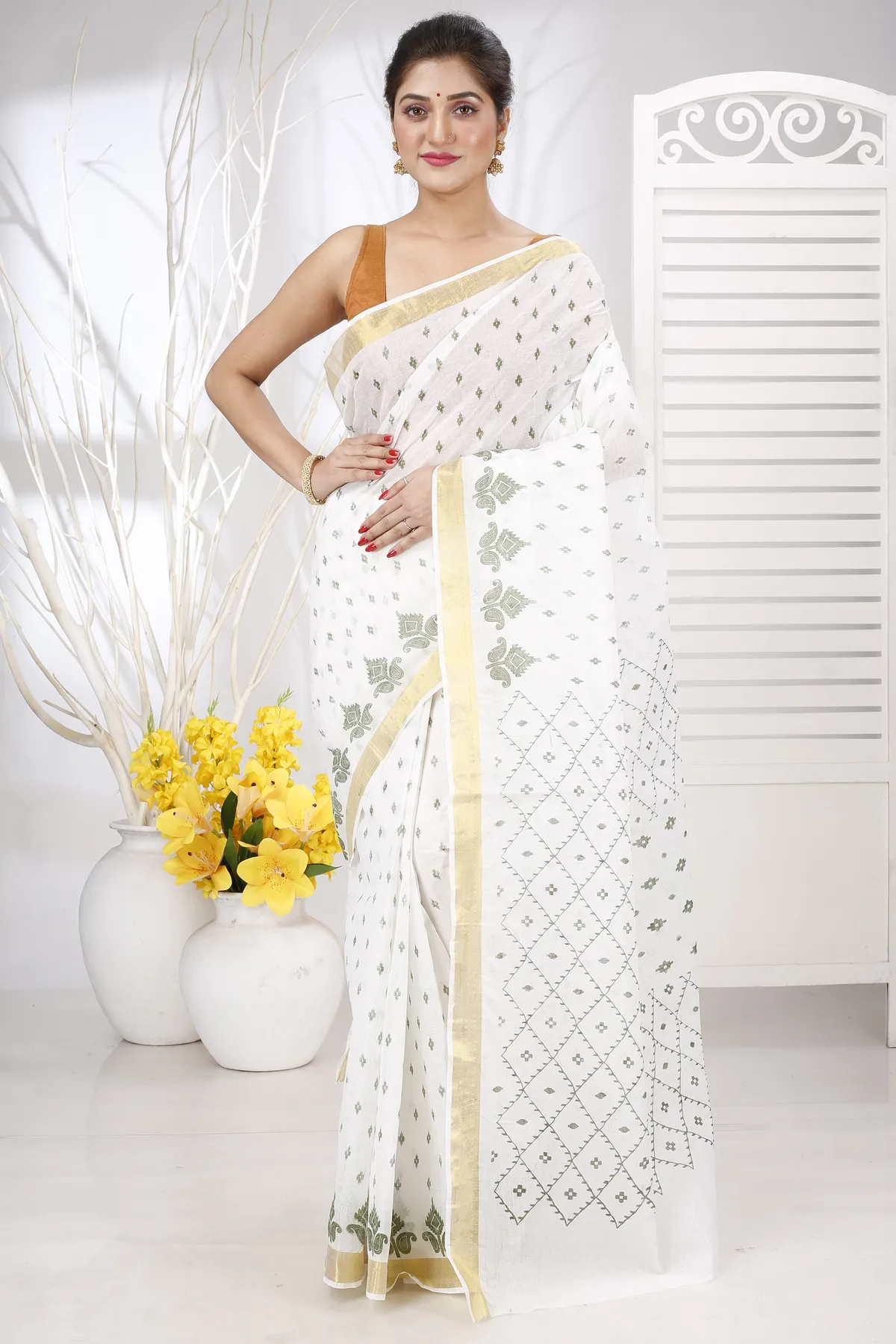 DipDiya Pure Cotton White Green Ekant Print Crafted in Bengal Printed Tant Sarees