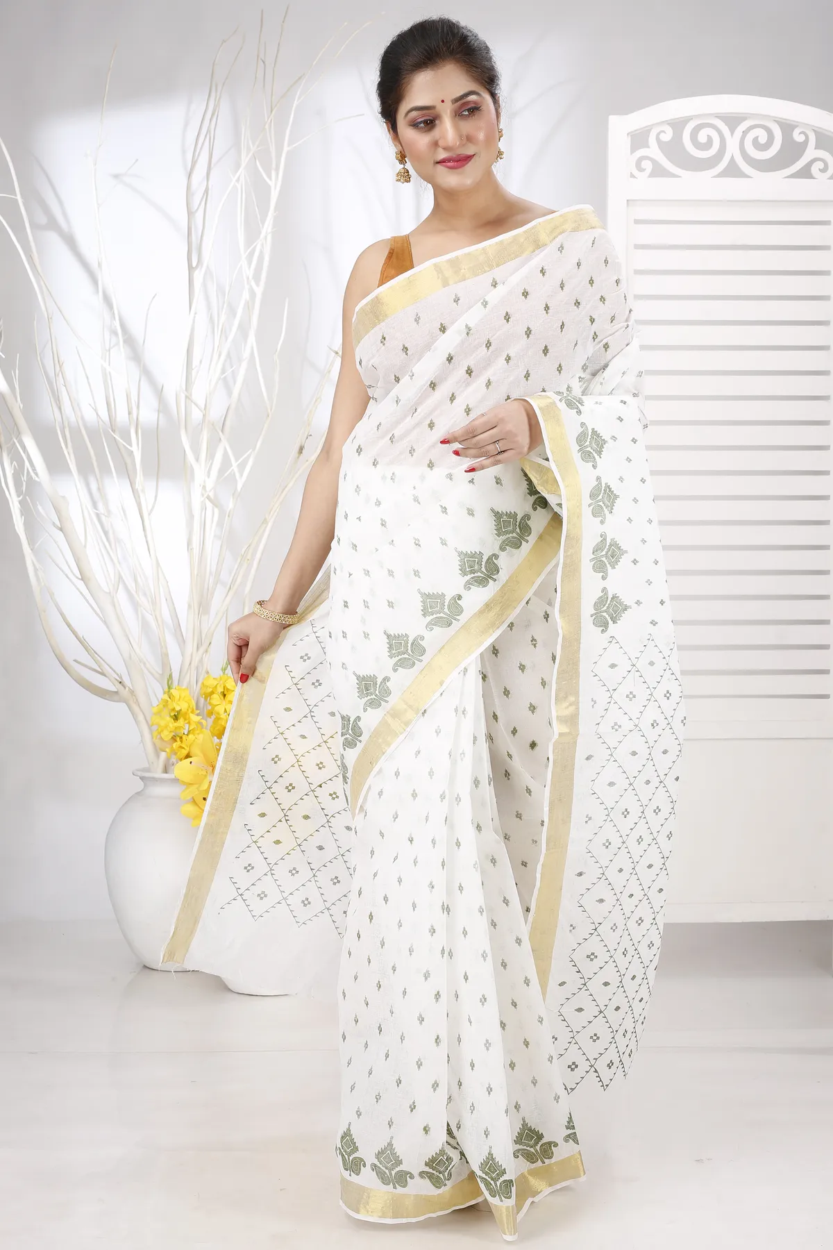 DipDiya Pure Cotton White Green Ekant Print Crafted in Bengal Printed Tant Sarees