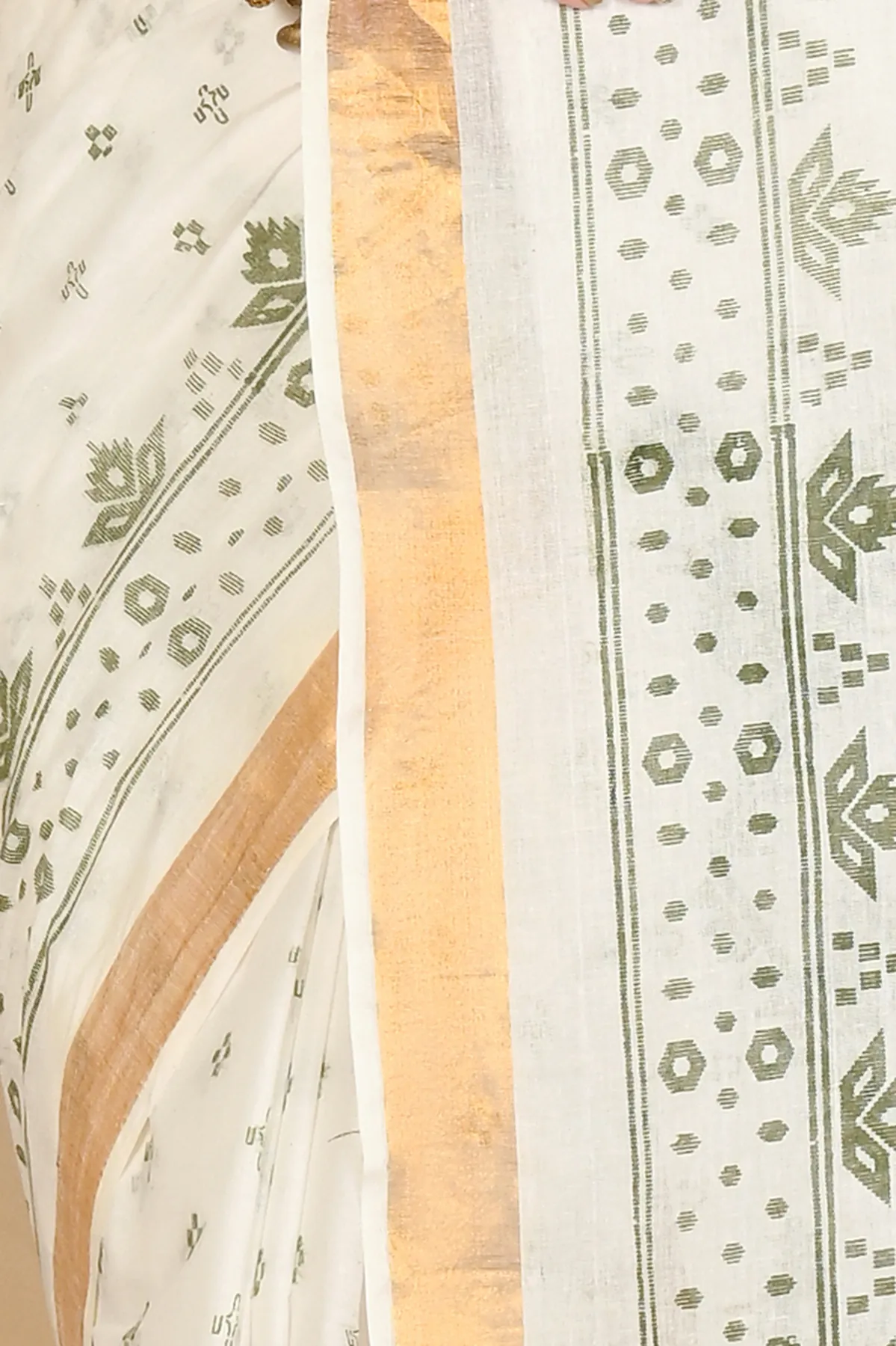 DipDiya Pure Cotton White Green Ekta Print Classic Grace Printed Tant Sarees