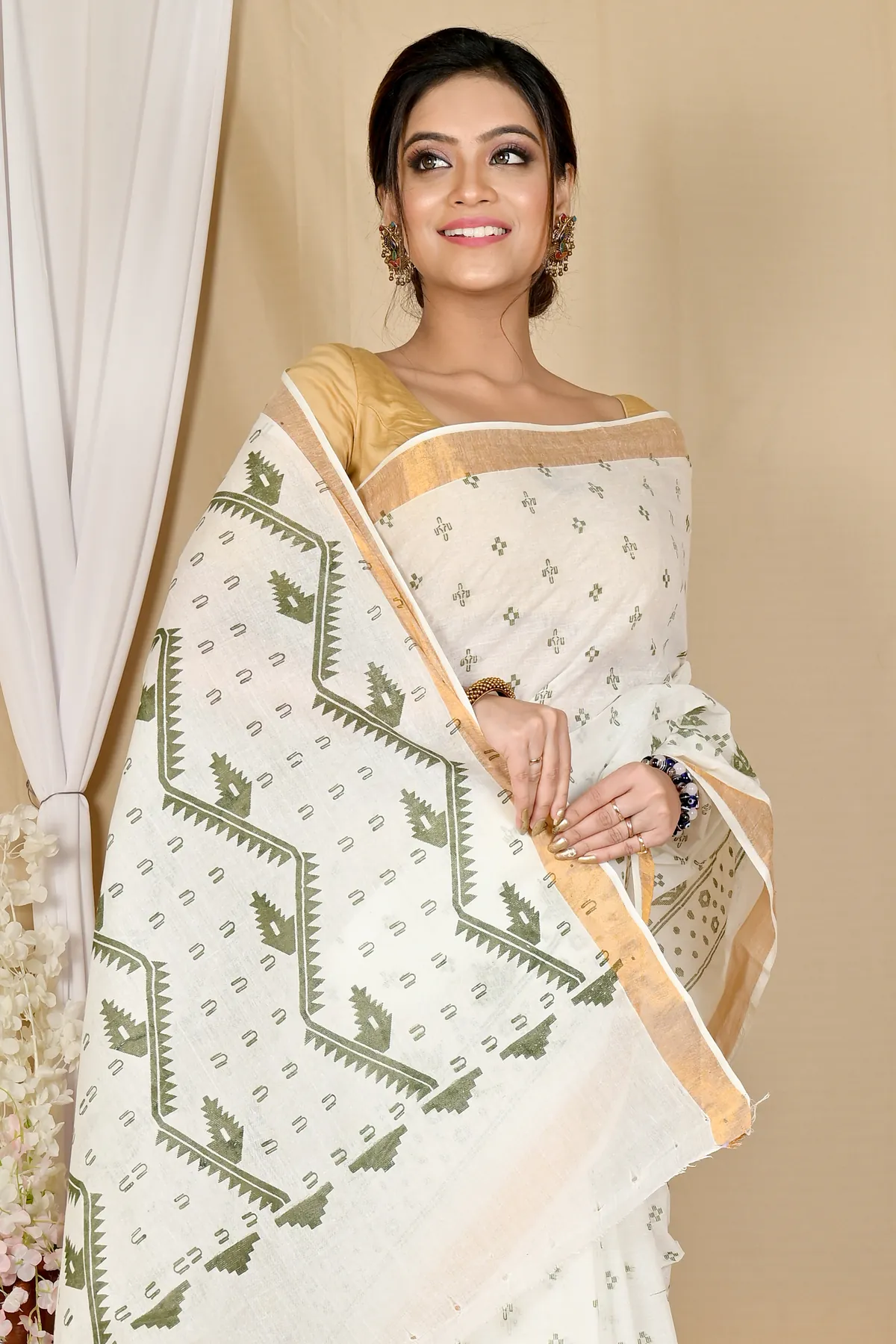 DipDiya Pure Cotton White Green Ekta Print Classic Grace Printed Tant Sarees