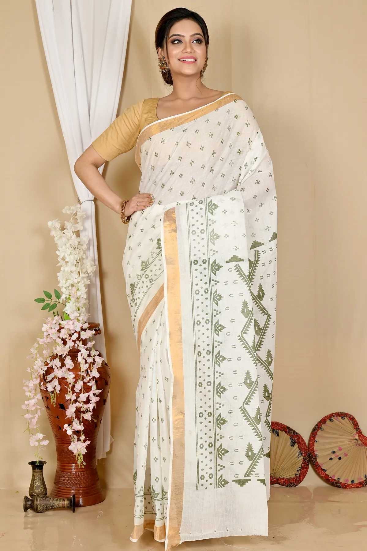 DipDiya Pure Cotton White Green Ekta Print Classic Grace Printed Tant Sarees