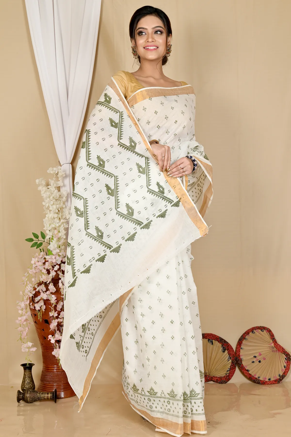 DipDiya Pure Cotton White Green Ekta Print Classic Grace Printed Tant Sarees