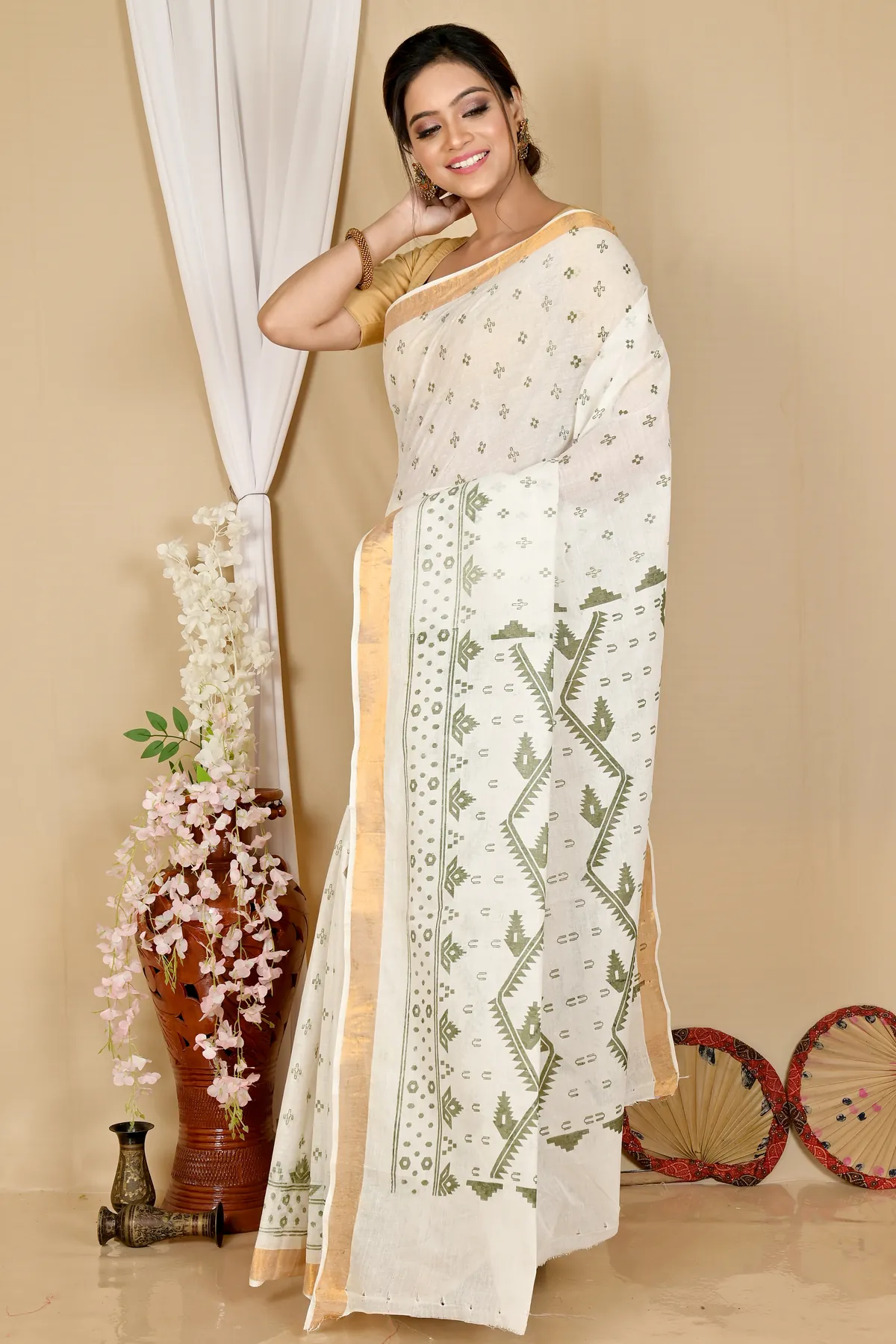 DipDiya Pure Cotton White Green Ekta Print Classic Grace Printed Tant Sarees