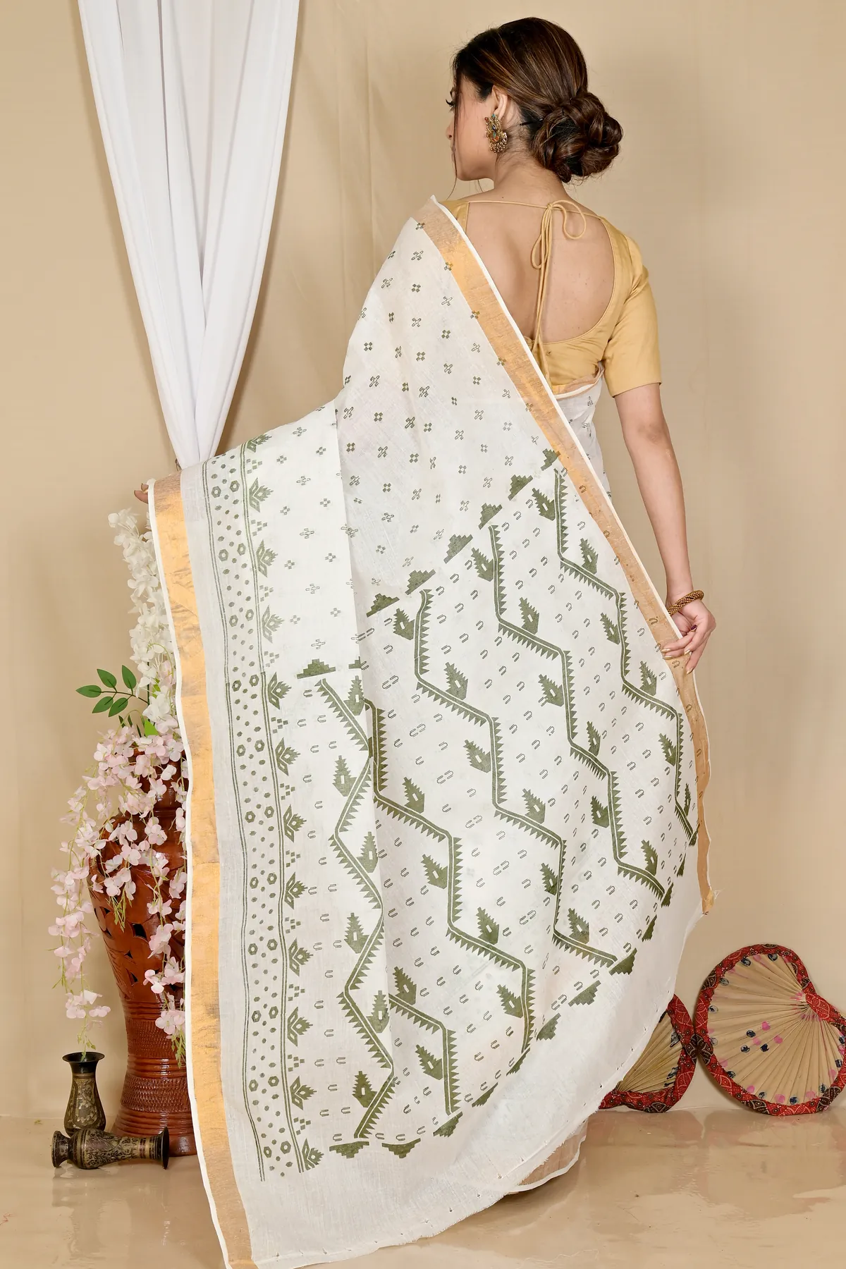 DipDiya Pure Cotton White Green Ekta Print Classic Grace Printed Tant Sarees