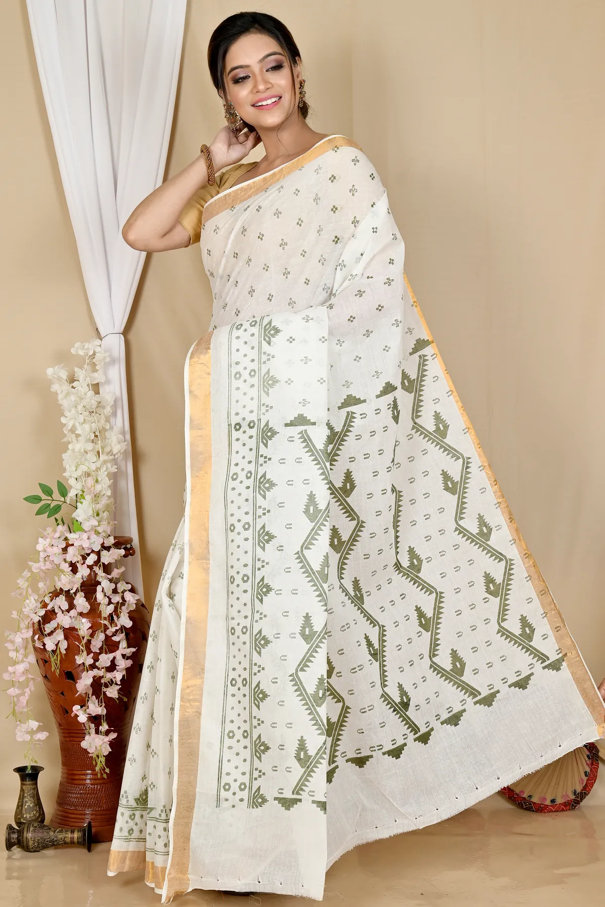DipDiya Pure Cotton White Green Ekta Print Classic Grace Printed Tant Sarees