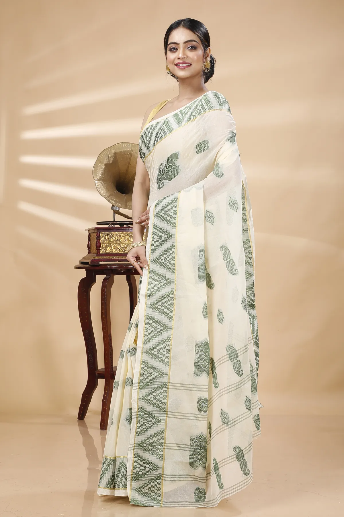 DipDiya Pure Cotton White Green Gargi Classic Bengali Tant Sarees