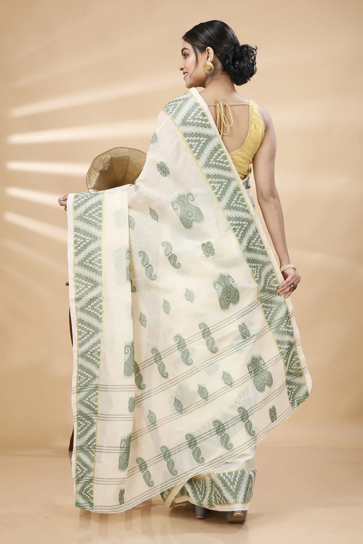 DipDiya Pure Cotton White Green Gargi Classic Bengali Tant Sarees
