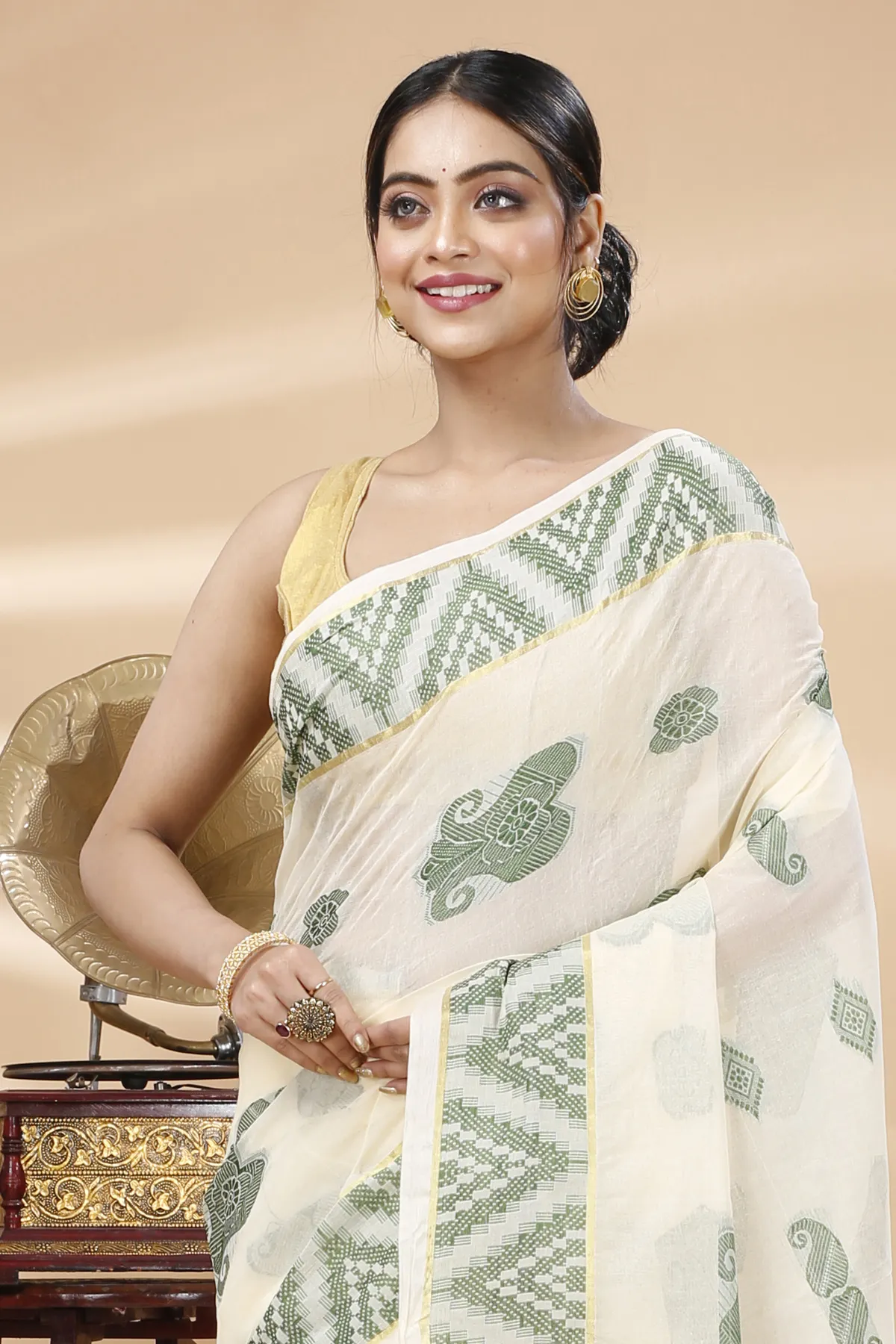 DipDiya Pure Cotton White Green Gargi Classic Bengali Tant Sarees