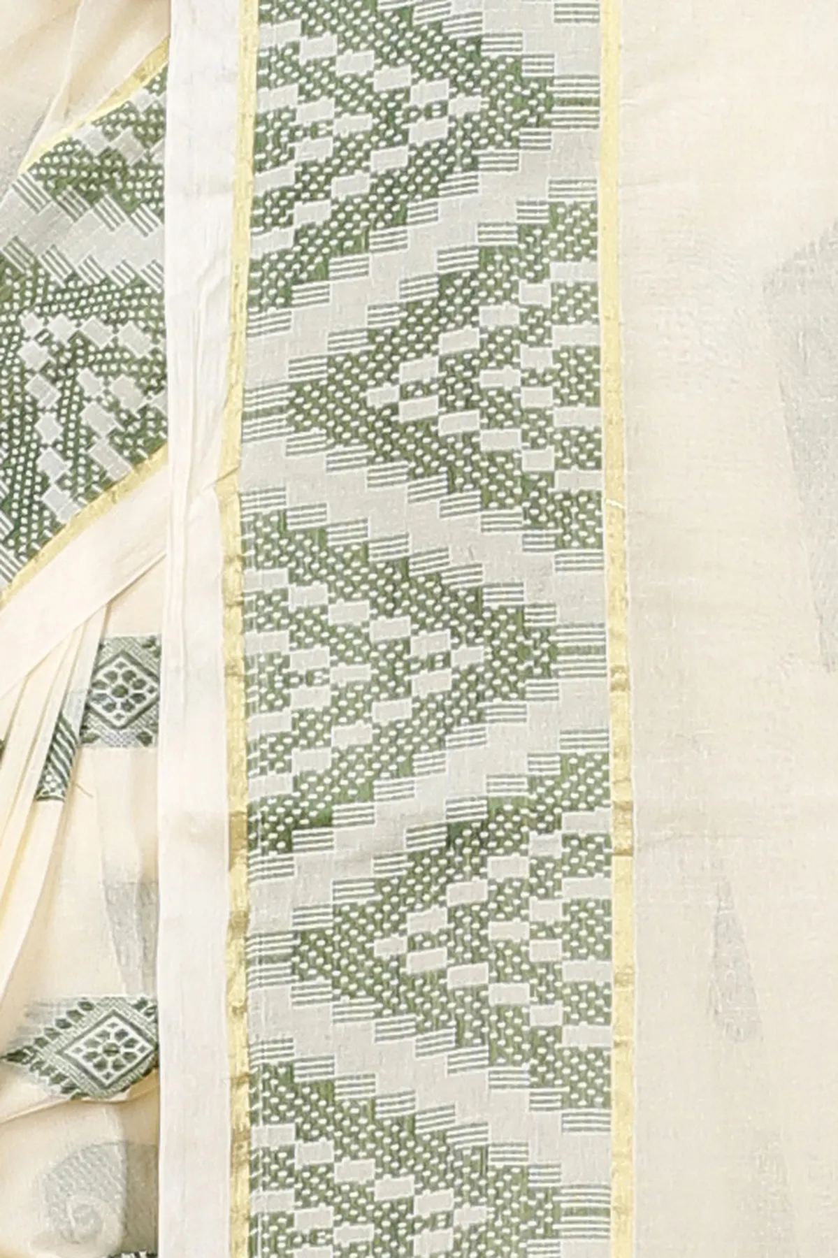 DipDiya Pure Cotton White Green Gargi Classic Bengali Tant Sarees